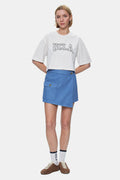 UCLA Pantaloni scurti cu snur si banda elastica in talie, buzunare laterale si imprimeu cu logo discret, MEDIUM WASH, LINDA