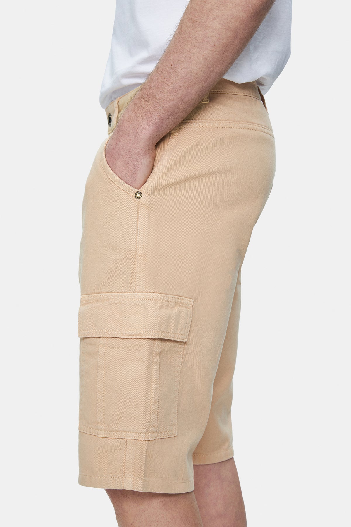 UCLA Pantaloni scurti cu snur si banda elastica in talie, buzunare laterale si imprimeu cu logo discret, Maro, BLEWIN