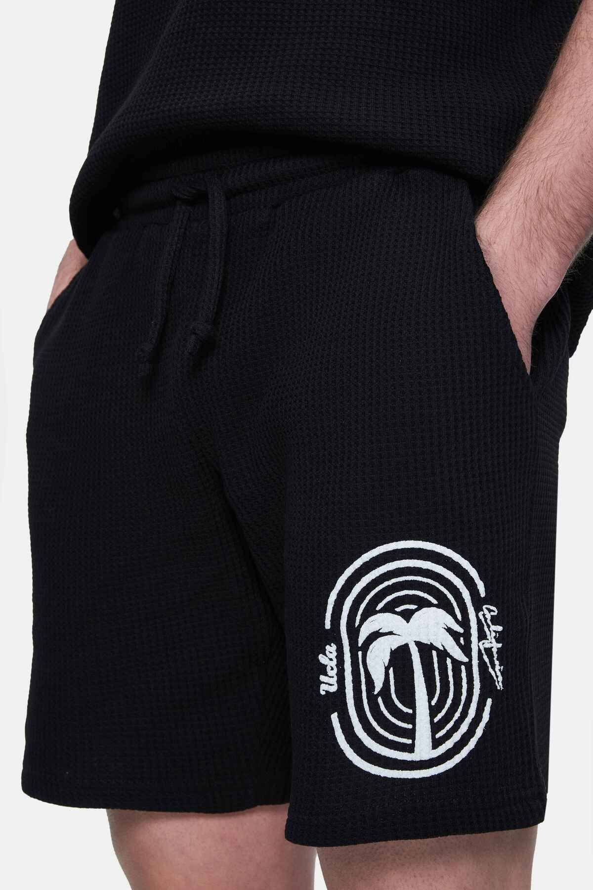 UCLA Pantaloni scurti cu snur si banda elastica in talie, buzunare laterale si imprimeu cu logo discret, Negru, SIERGE