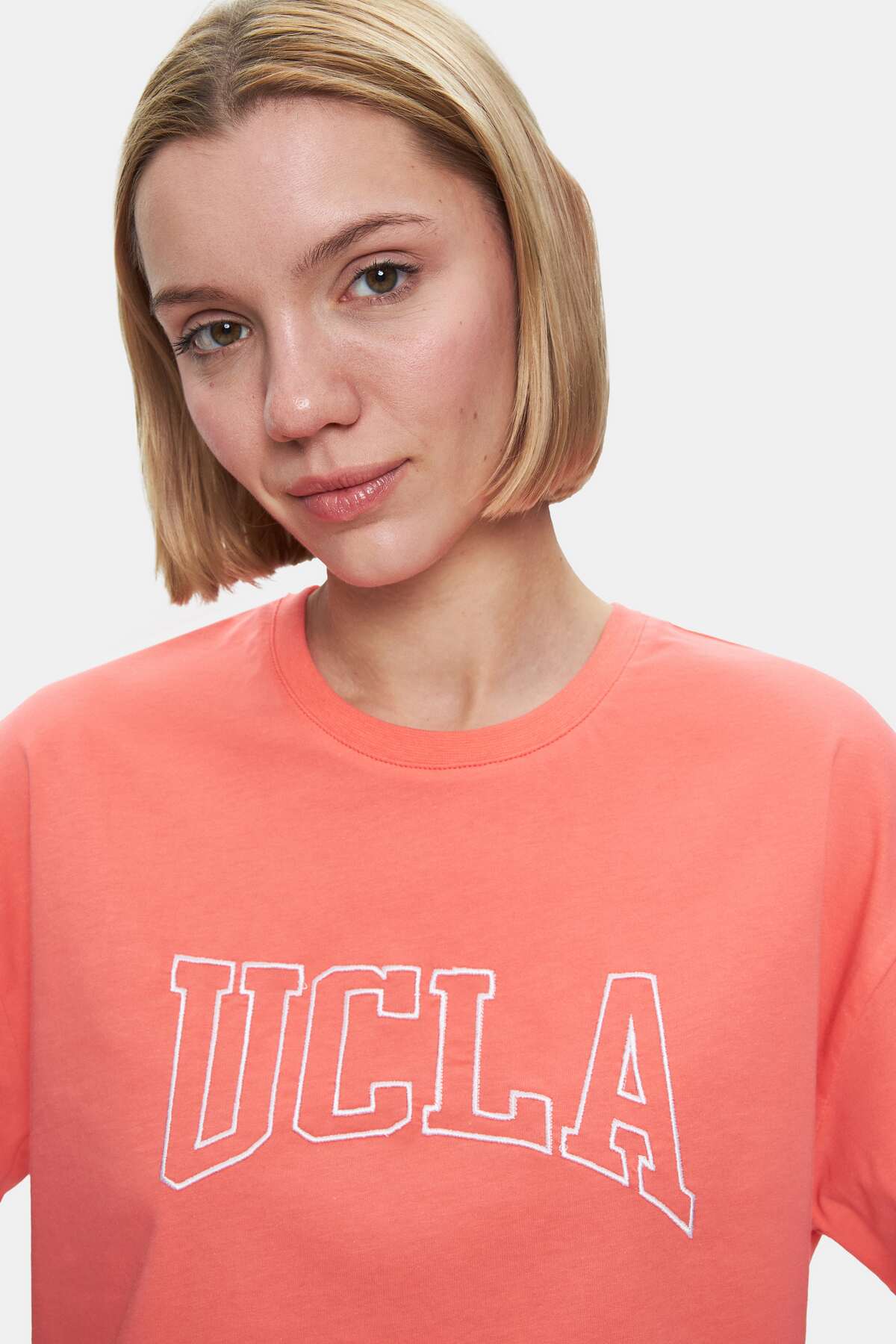 UCLA Tricou cu decolteu la baza gatului, imprimeu cu logo, regular fit, Roz deschis, HELENA