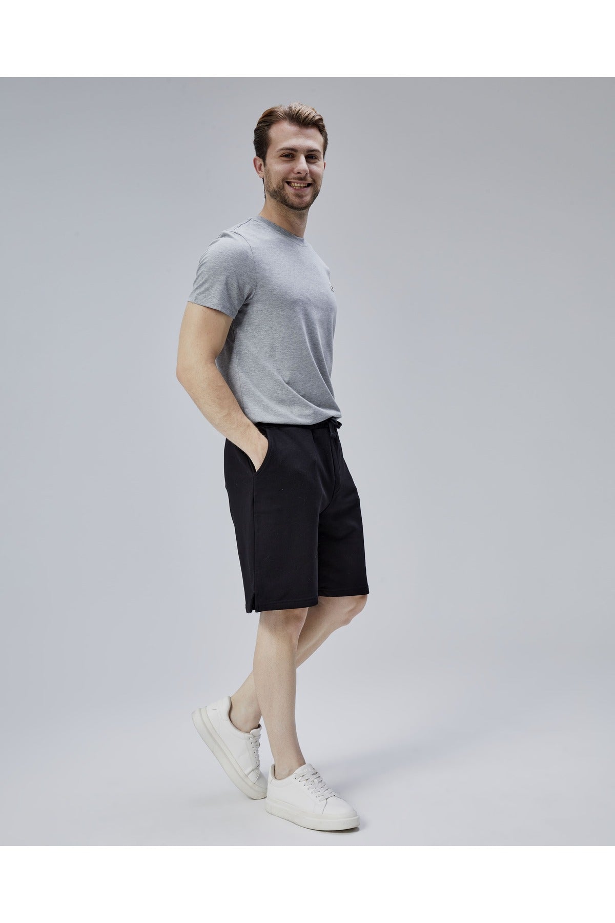 Starter, Pantaloni scurti cu elastic si snur in talie, buzunare laterale, logo discret, regular fit, ASHER, Negru