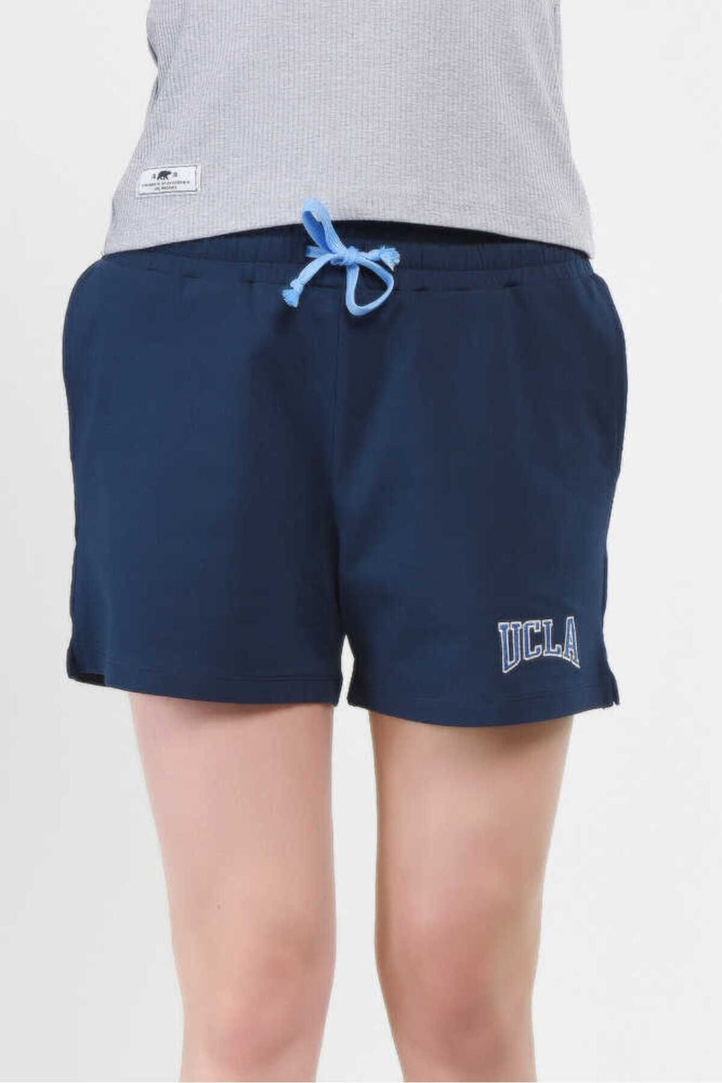 UCLA Pantaloni scurti cu snur si banda elastica in talie, buzunare laterale si imprimeu cu logo discret, Bleumarin, ROSA