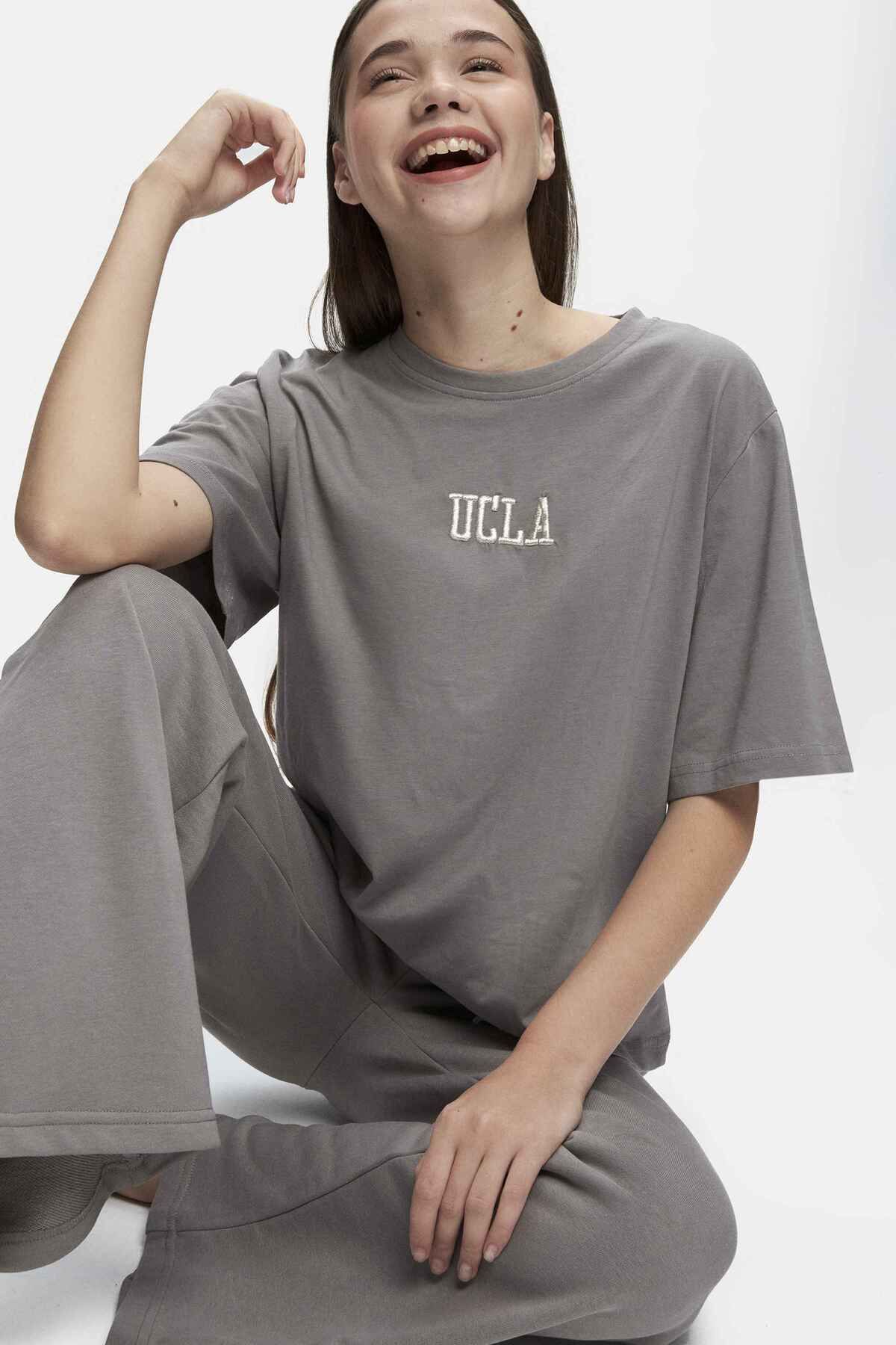 UCLA Tricou cu decolteu la baza gatului, imprimeu cu logo, regular fit, Gri, MANUELA