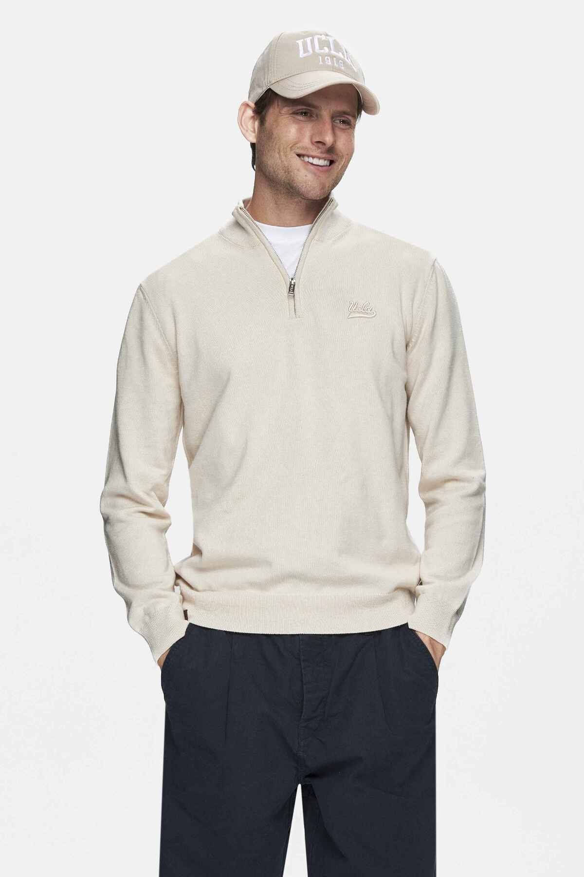 UCLA Pulover tip tricot, cu logo brodat, decolteu la baza gatului, Alb, FRED