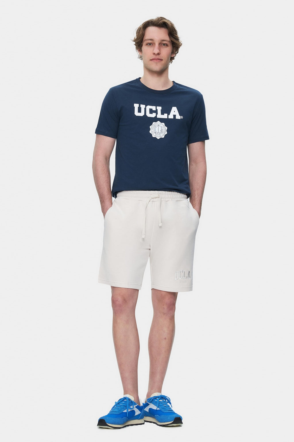 UCLA Pantaloni scurti cu snur si banda elastica in talie, buzunare laterale si imprimeu cu logo discret, Alb, JARVIS