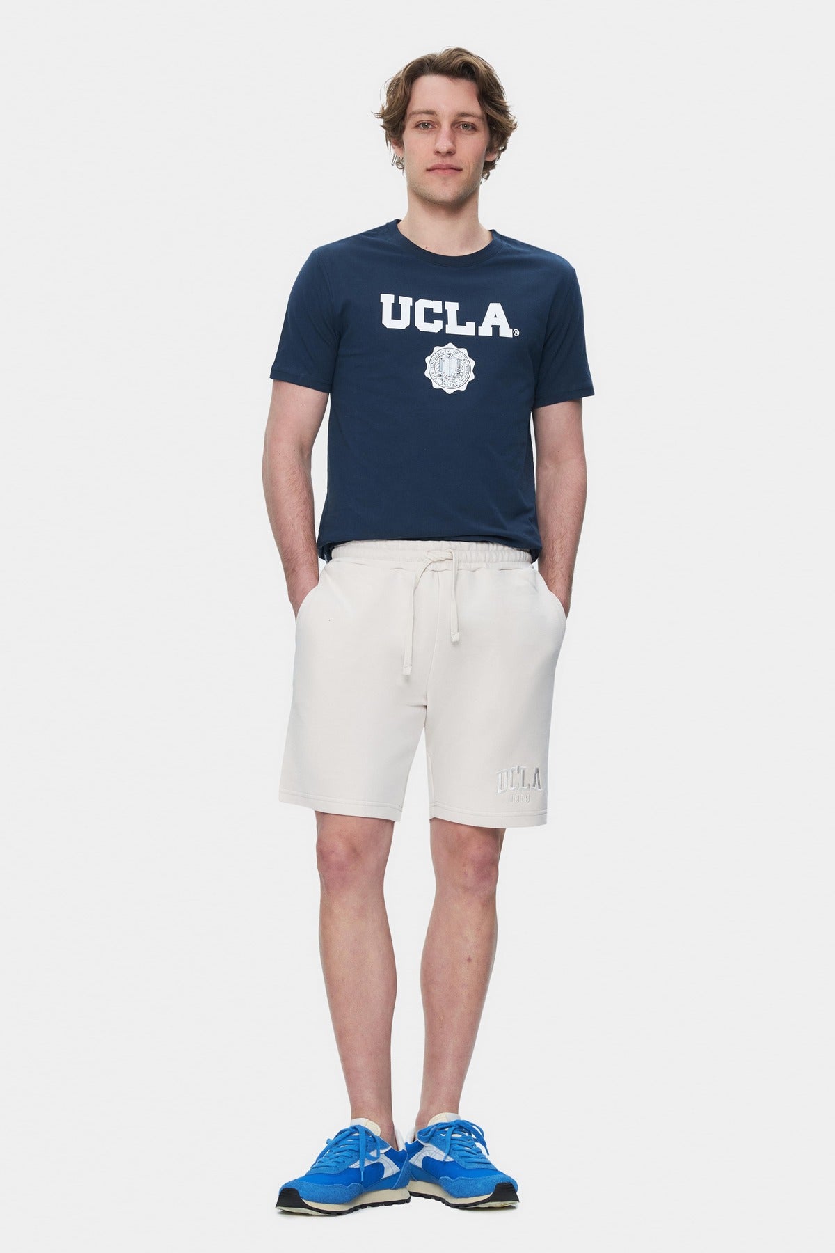 UCLA Pantaloni scurti cu snur si banda elastica in talie, buzunare laterale si imprimeu cu logo discret, Alb, JARVIS