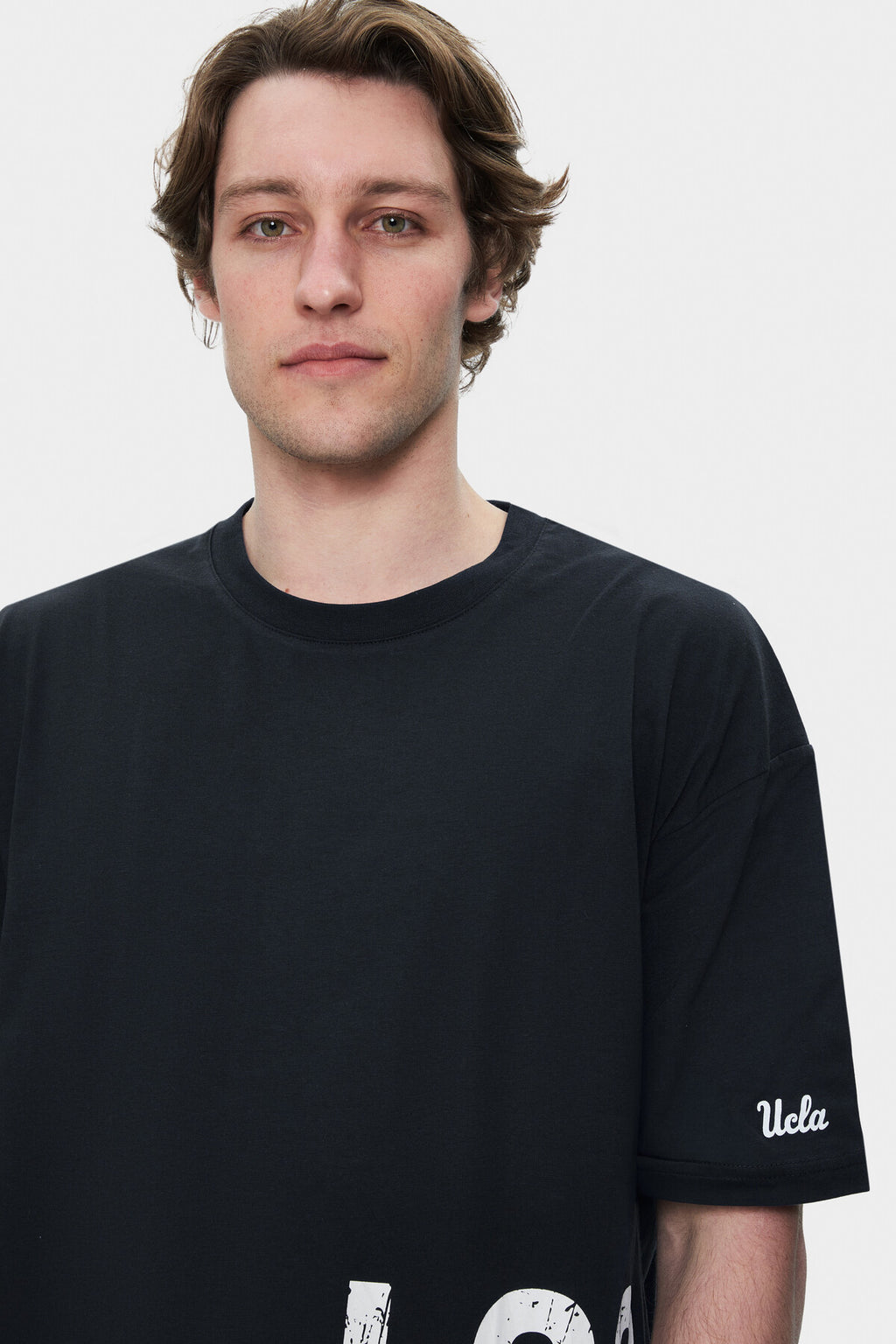 UCLA Tricou cu decolteu la baza gatului, imprimeu cu logo, regular fit, Negru, IGNISO