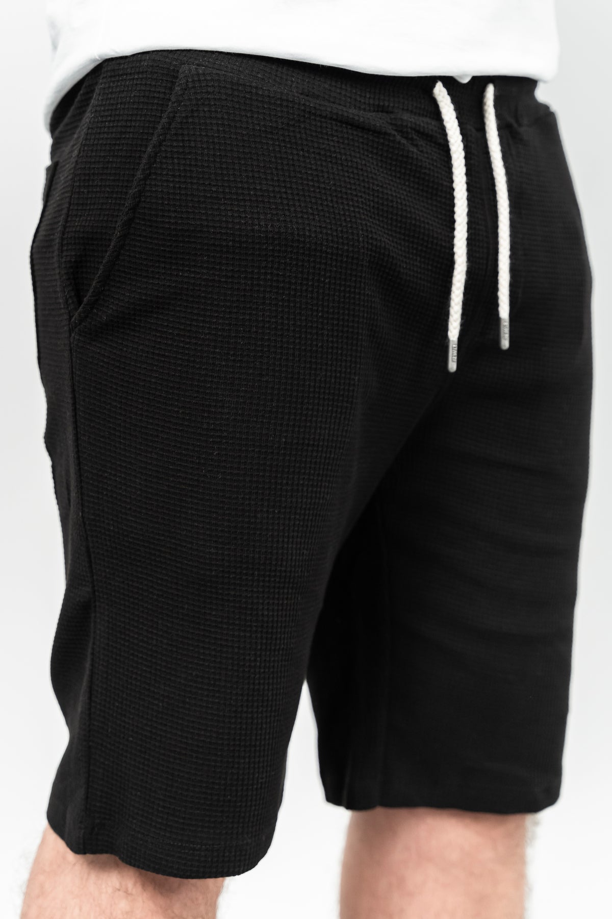 RWB, Pantaloni scurti cu snur si elastic in talie, buzunare laterale, regular fit, ROZE, Negru