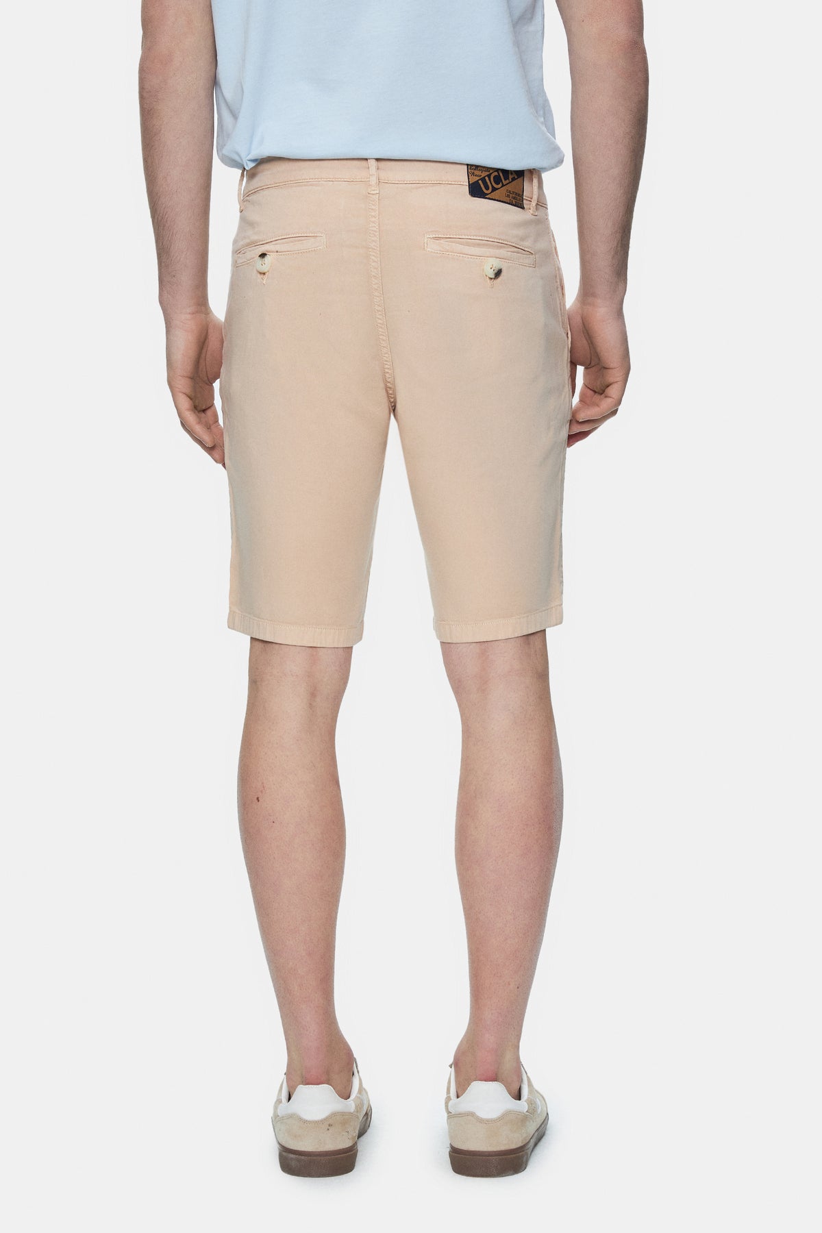 UCLA Pantaloni scurti cu snur si banda elastica in talie, buzunare laterale si imprimeu cu logo discret, Maro, VALOR