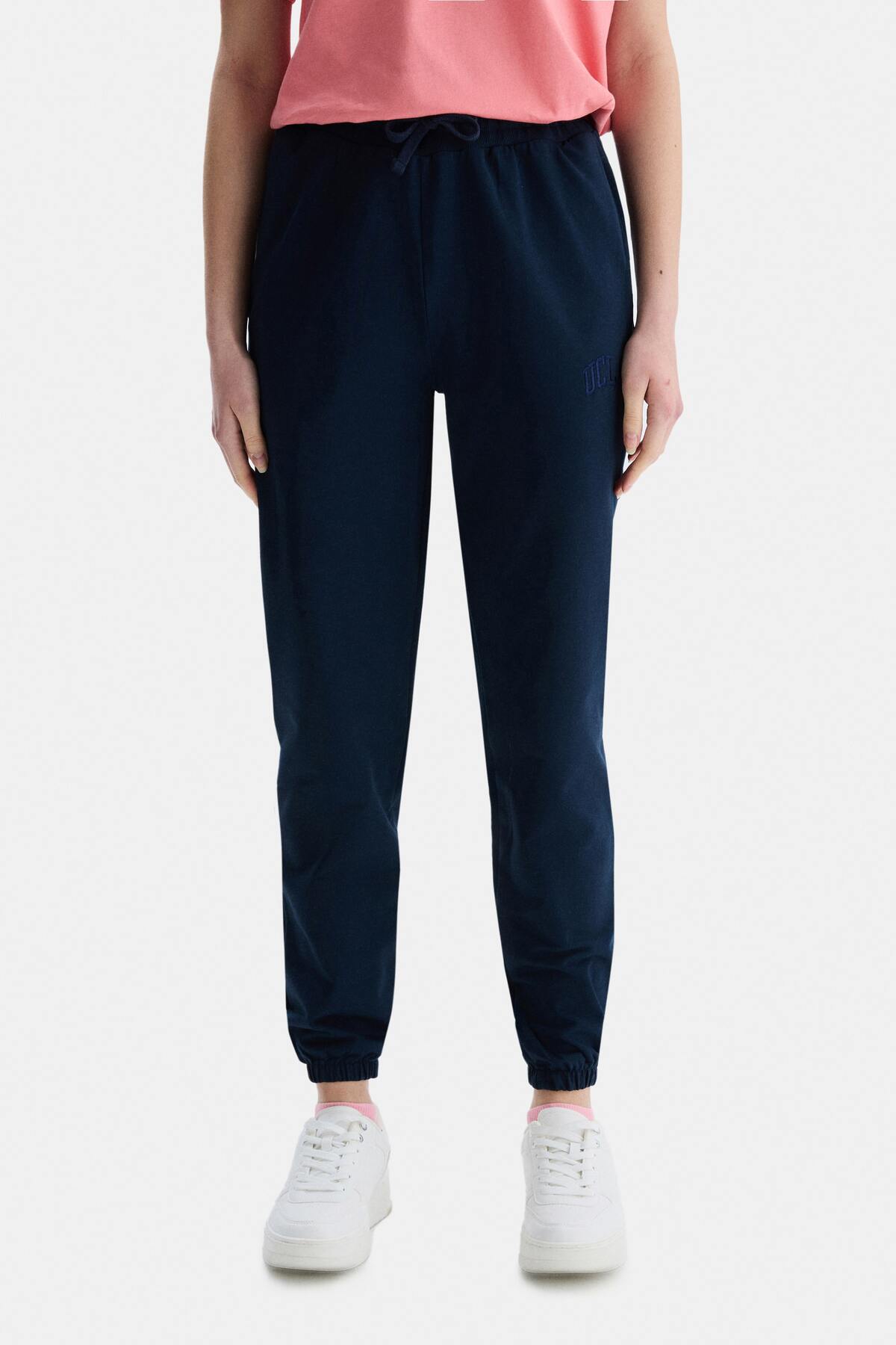UCLA Pantaloni de trening cu elastic si snur in talie, manseta elastica si logo discret, Bleumarin, JEZEBEL