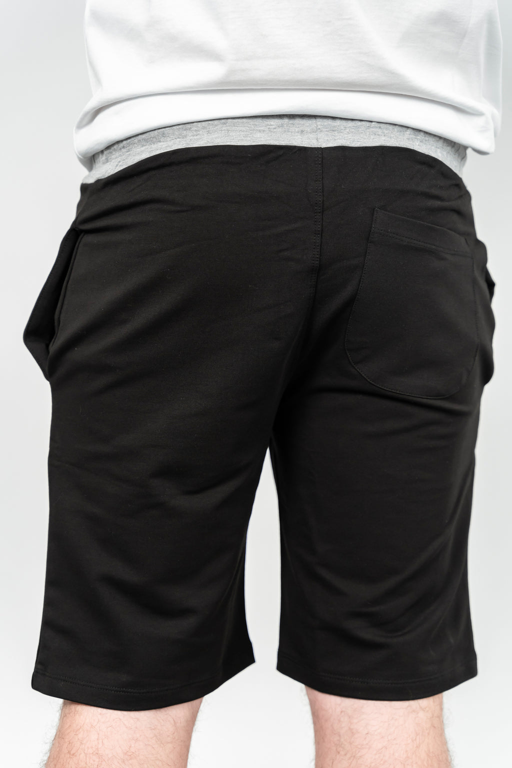 RWB, Pantaloni scurti cu snur si elastic in talie, buzunare laterale, regular fit, ROZRA, Negru
