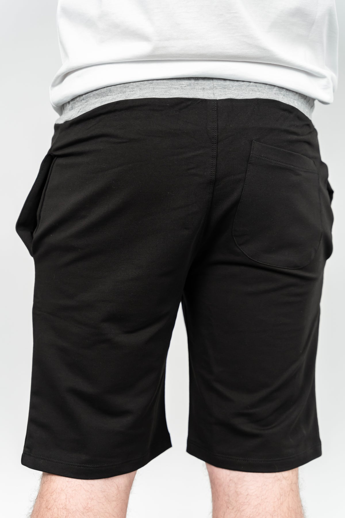 RWB, Pantaloni scurti cu snur si elastic in talie, buzunare laterale, regular fit, ROZRA, Negru