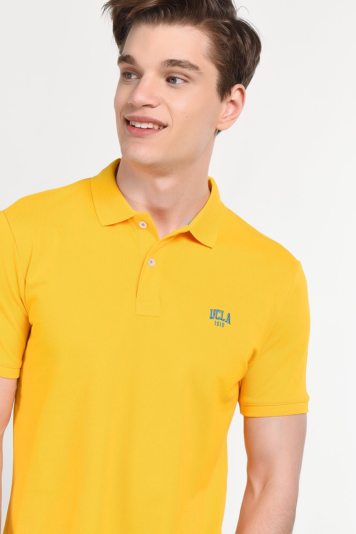 UCLA Tricou cu guler si nasturi, regular fit, logo brodat discret, Galben, LAKES