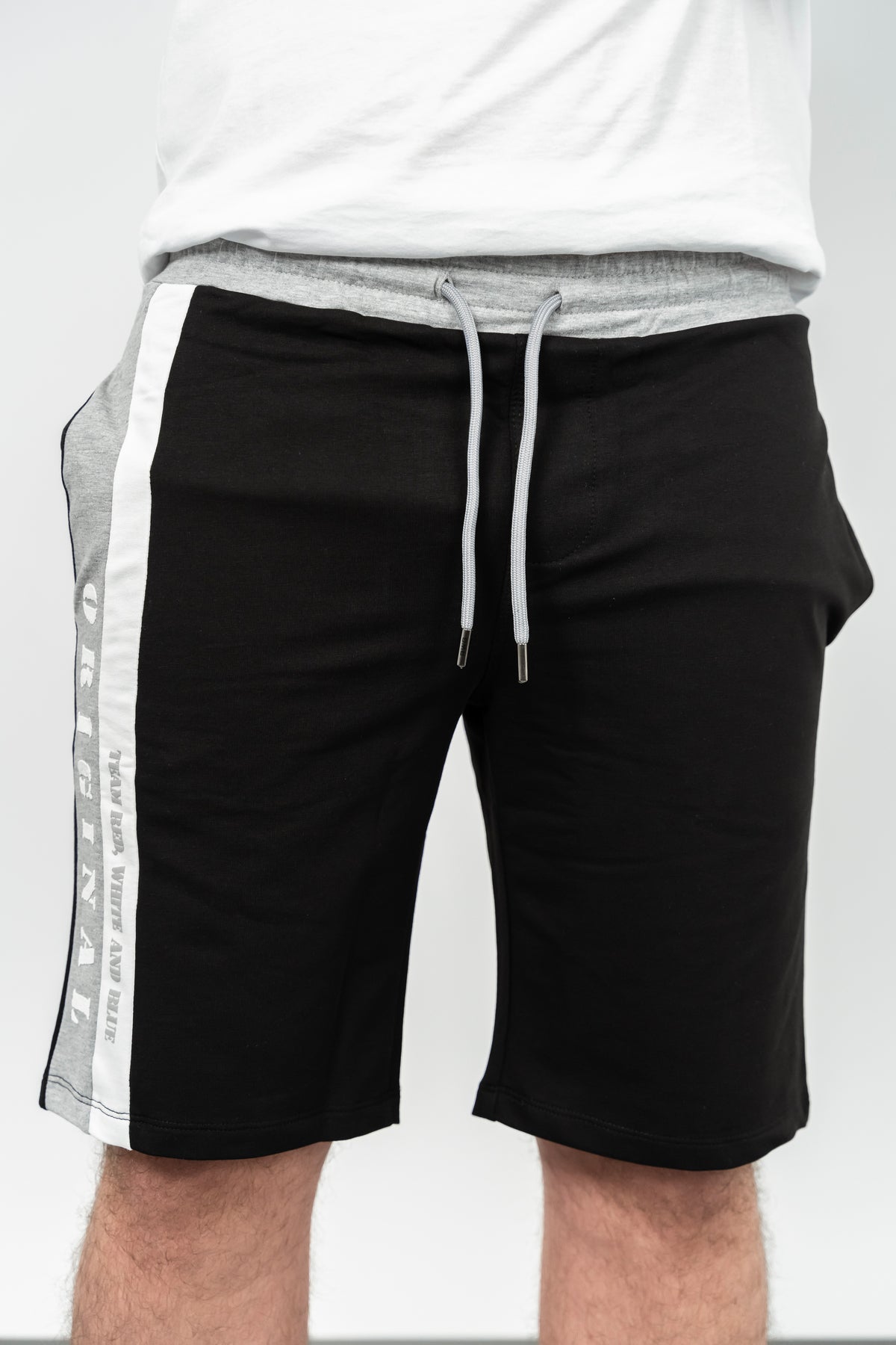 RWB, Pantaloni scurti cu snur si elastic in talie, buzunare laterale, regular fit, ROZRA, Negru