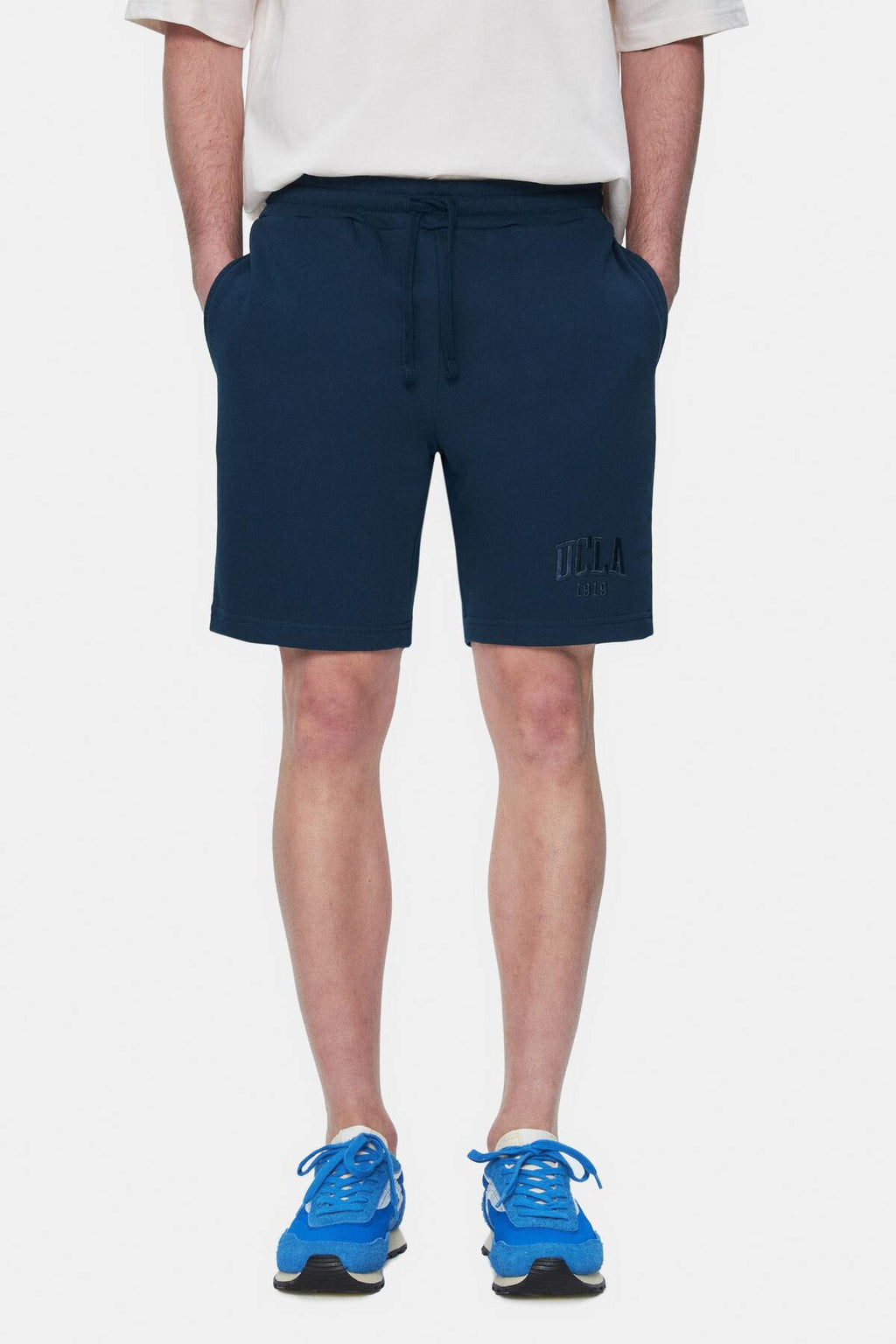 UCLA Pantaloni scurti cu snur si banda elastica in talie, buzunare laterale si imprimeu cu logo discret, Bleumarin, JARVIS