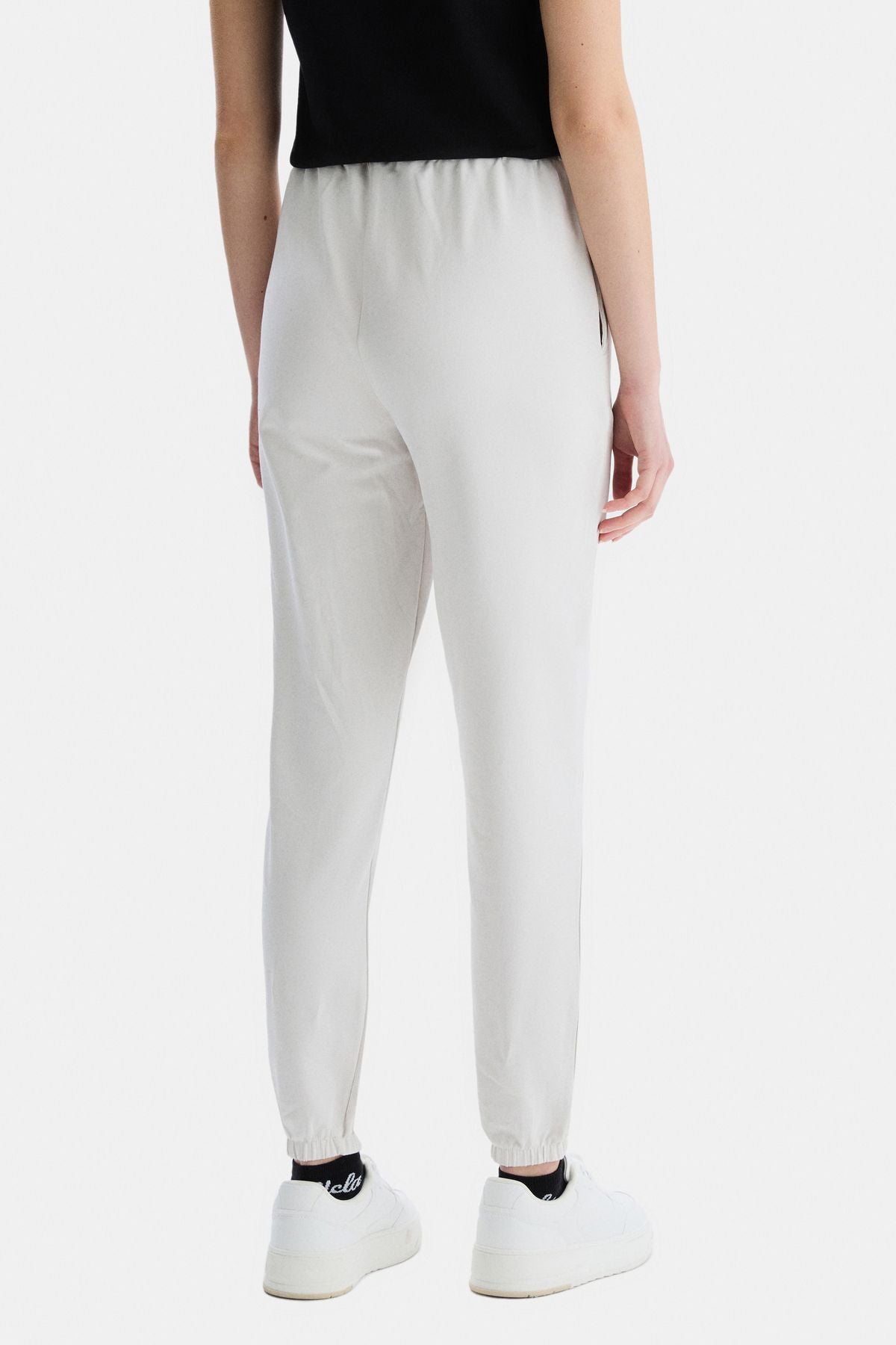 UCLA Pantaloni de trening cu elastic si snur in talie, manseta elastica si logo discret, Alb, JEZEBEL