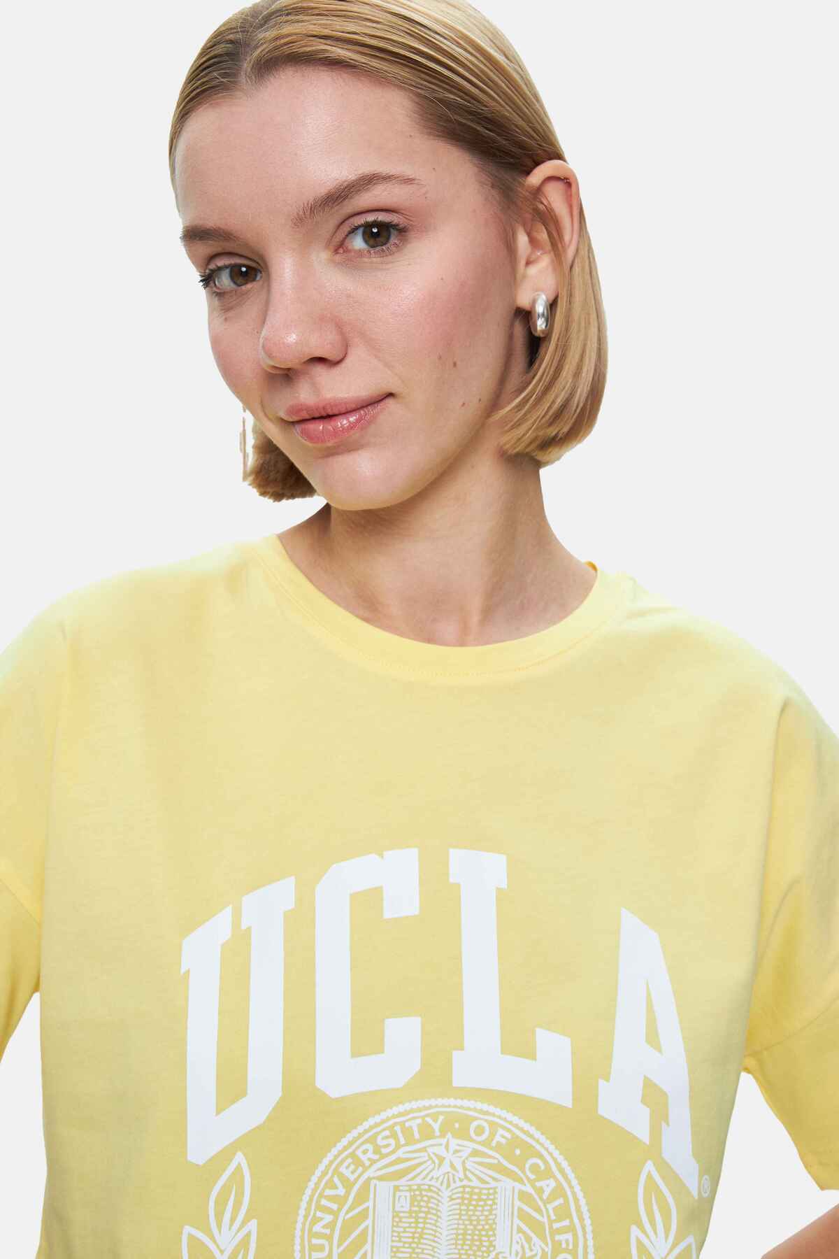 UCLA Tricou cu decolteu la baza gatului, imprimeu cu logo, regular fit, RAYFLOWER, AVALON