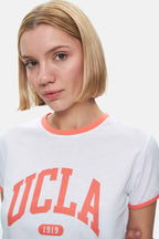 UCLA Tricou cu decolteu la baza gatului, imprimeu cu logo, regular fit, Alb, SAVANNAH