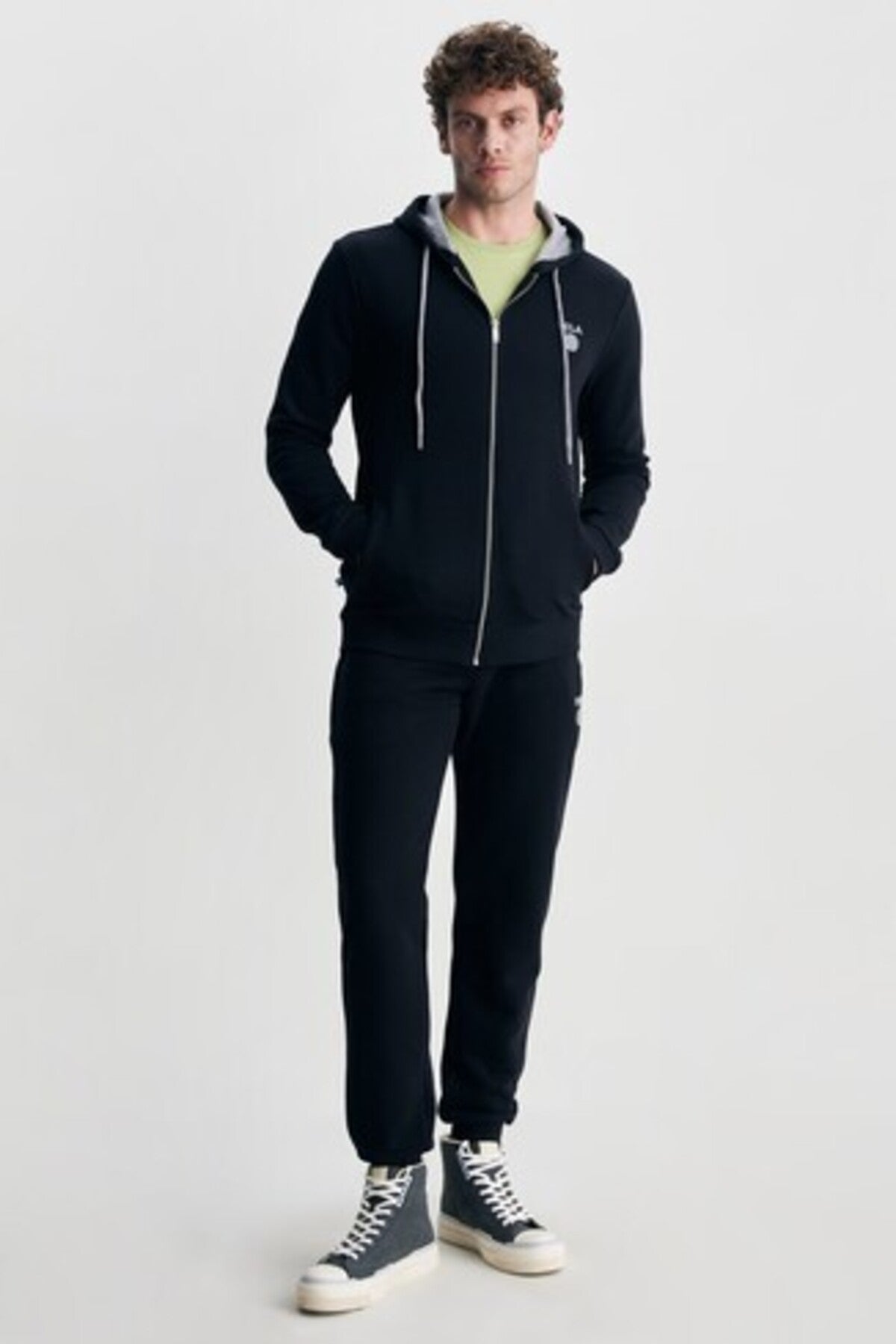 UCLA Pantaloni de trening cu elastic si snur in talie, manseta elastica si logo discret, Negru, LUSKIN