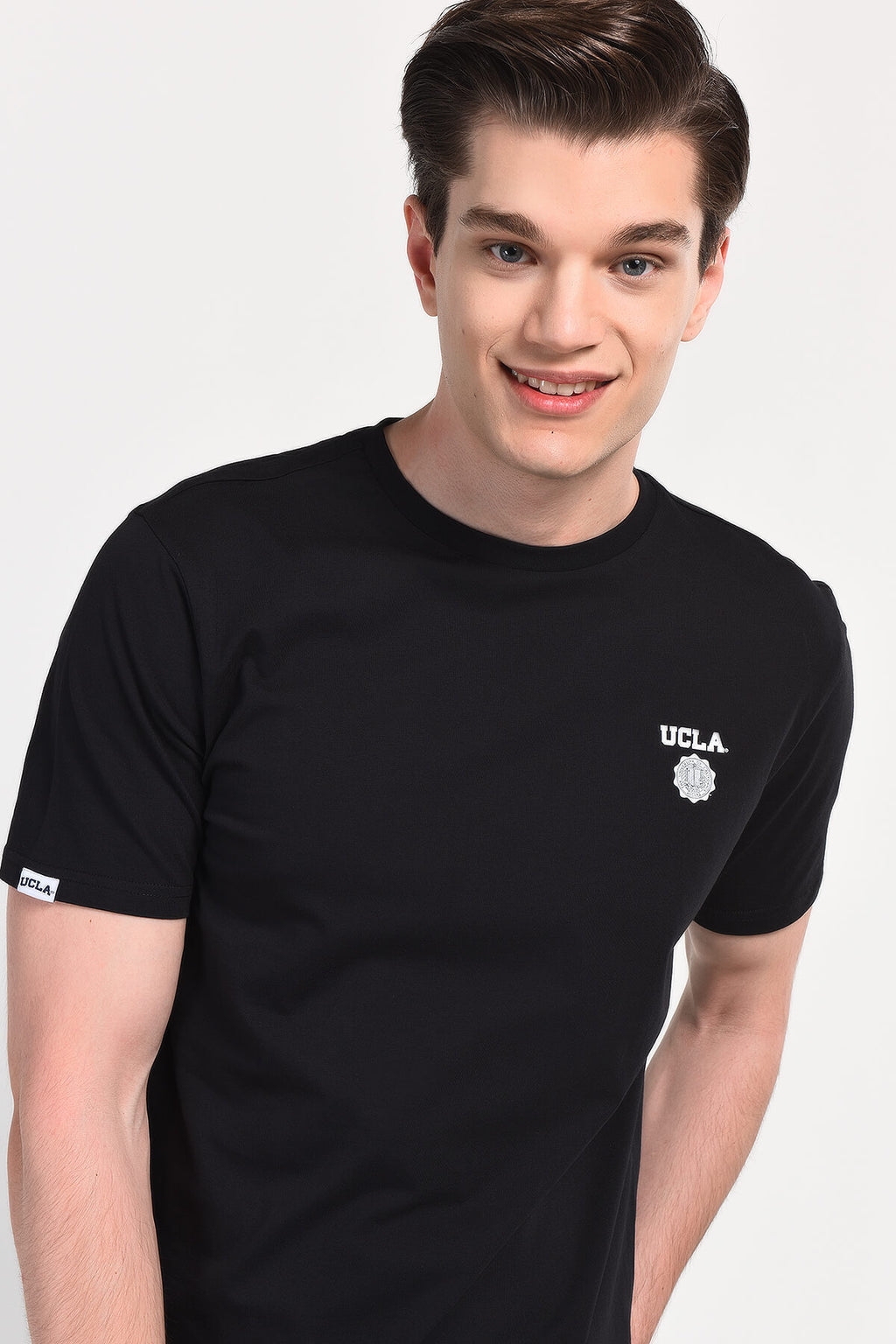 UCLA Tricou cu decolteu la baza gatului, imprimeu cu logo, regular fit, Negru, BASS