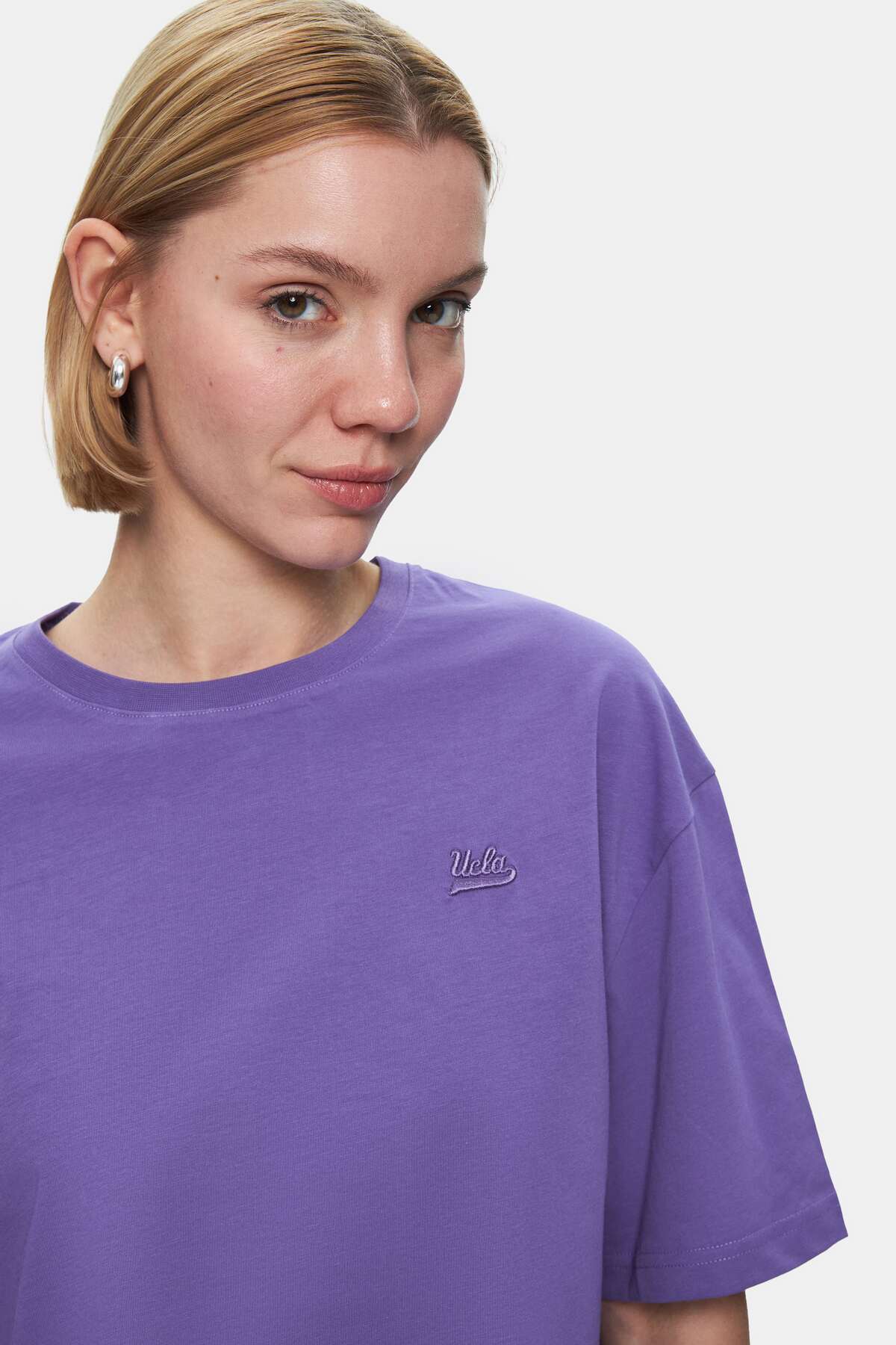 UCLA Tricou cu decolteu la baza gatului, imprimeu cu logo, regular fit, Mov, INDIANA