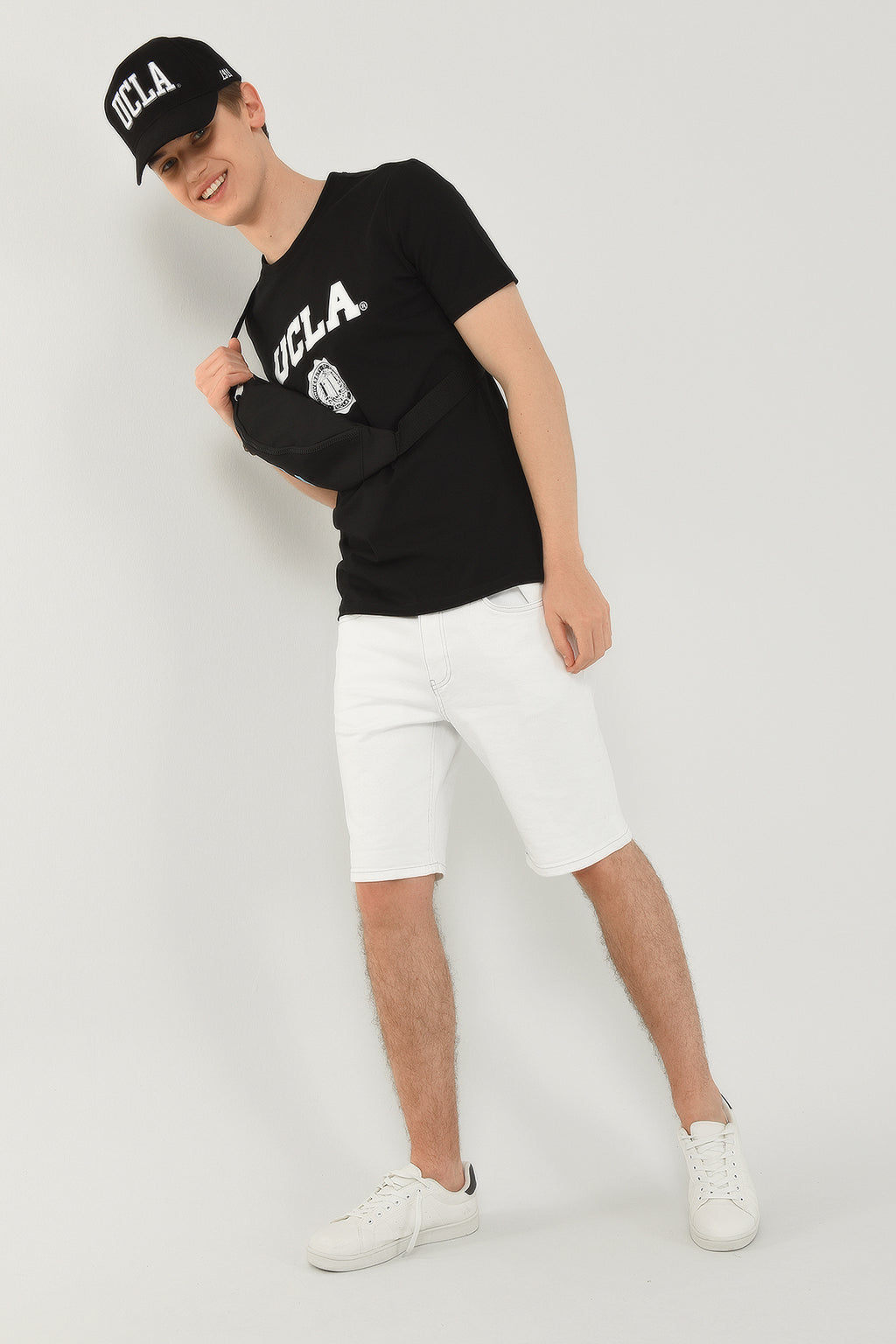 UCLA Tricou cu decolteu la baza gatului, imprimeu cu logo, regular fit, Negru, GAYLEY