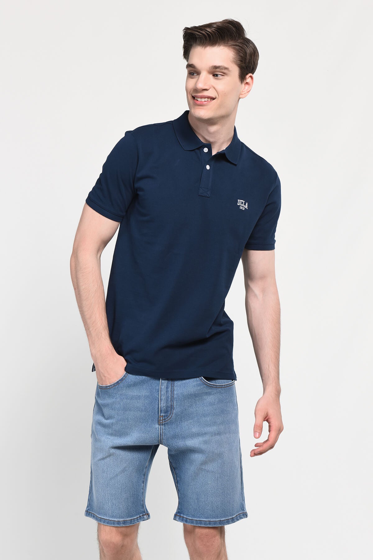 UCLA Tricou cu guler si nasturi, regular fit, logo brodat discret, Bleumarin, LAKES