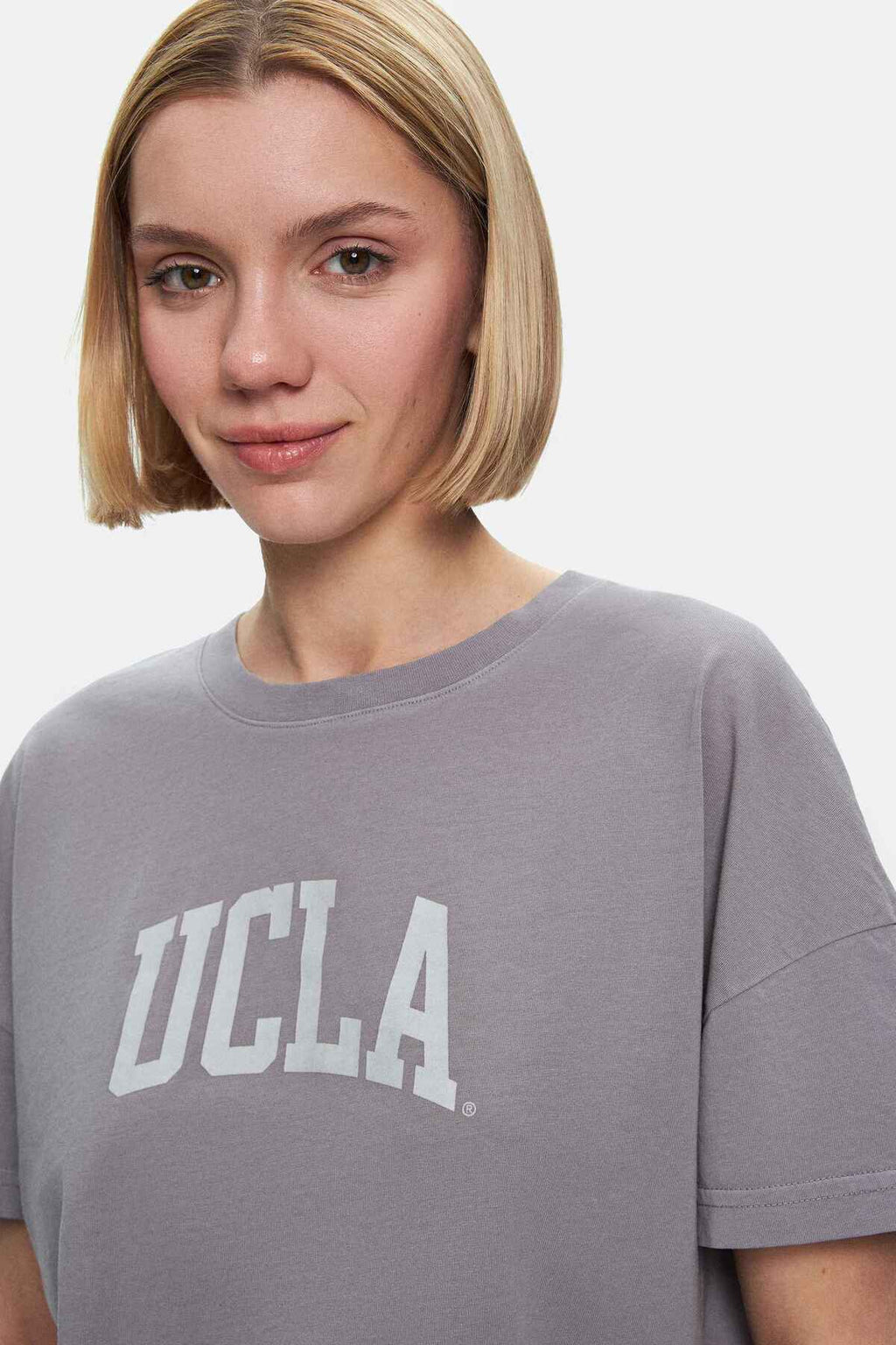 UCLA Tricou cu decolteu la baza gatului, imprimeu cu logo, regular fit, Gri, EVERLEE