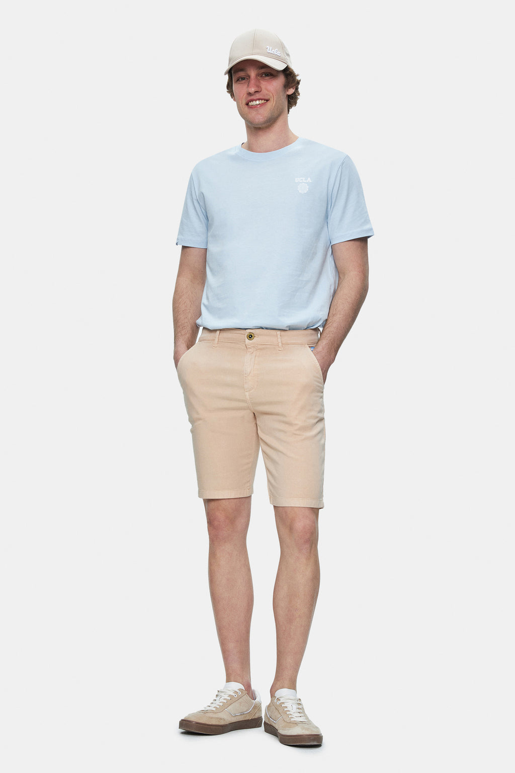 UCLA Pantaloni scurti cu snur si banda elastica in talie, buzunare laterale si imprimeu cu logo discret, Maro, VALOR