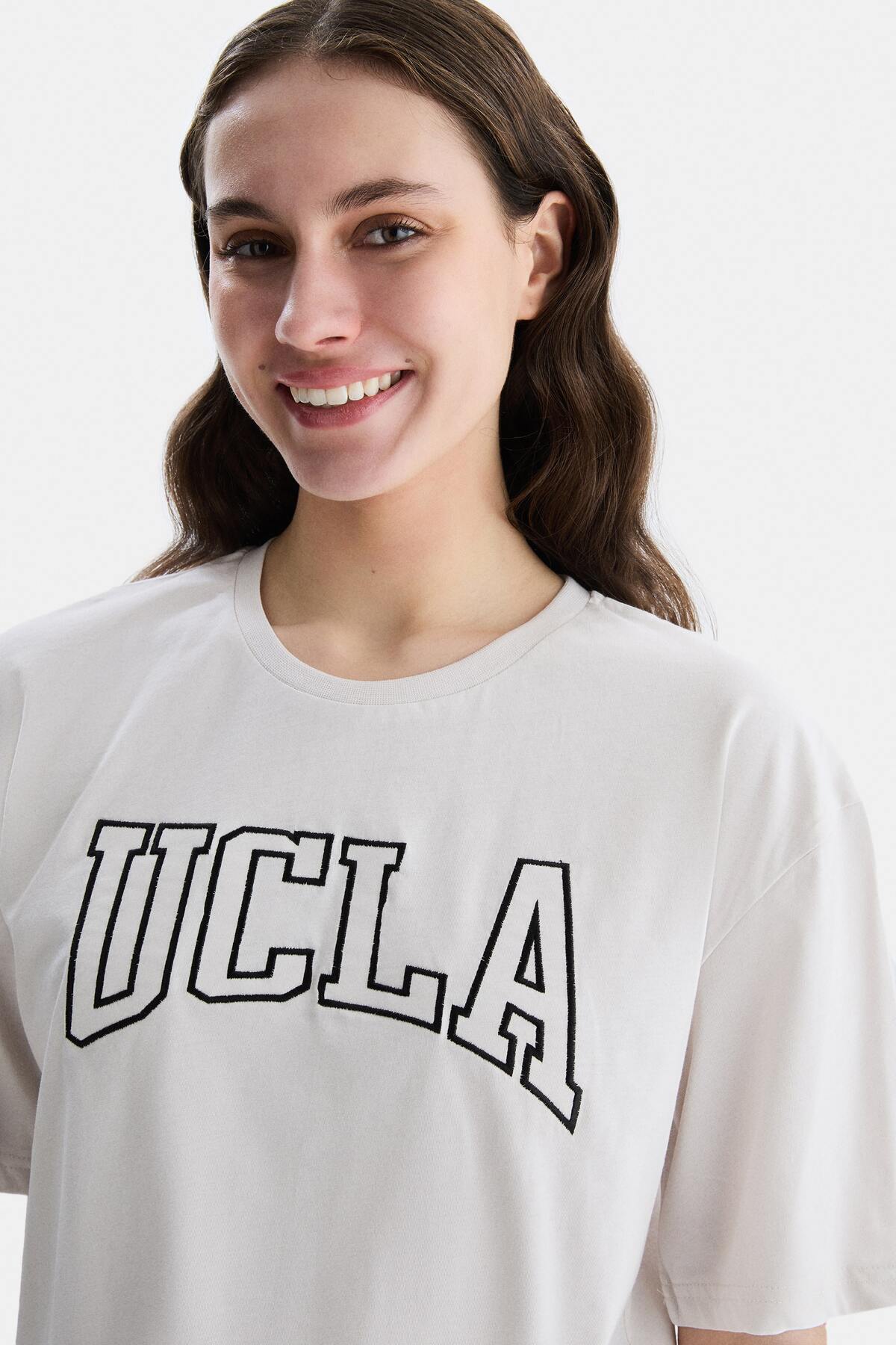 UCLA Tricou cu decolteu la baza gatului, imprimeu cu logo, regular fit, Alb, HELENA