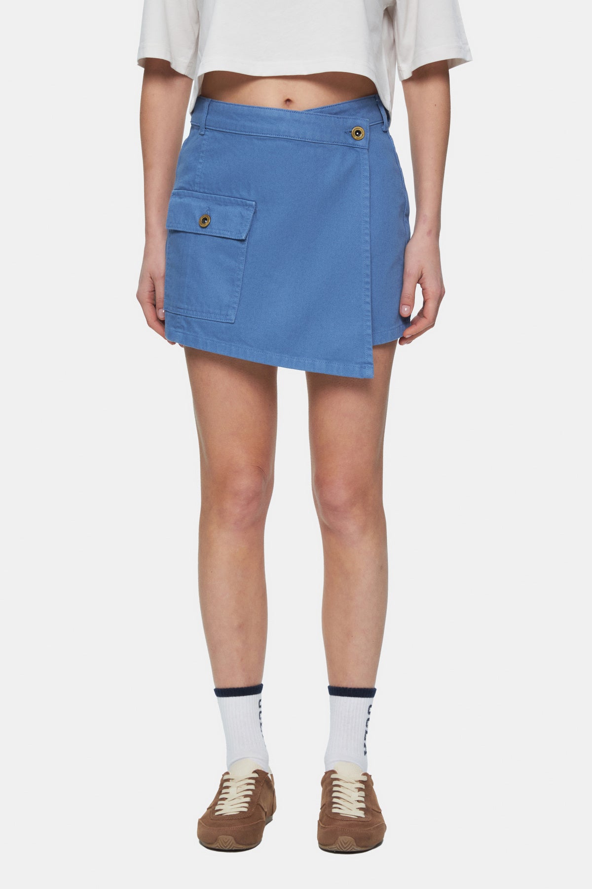 UCLA Pantaloni scurti cu snur si banda elastica in talie, buzunare laterale si imprimeu cu logo discret, MEDIUM WASH, LINDA