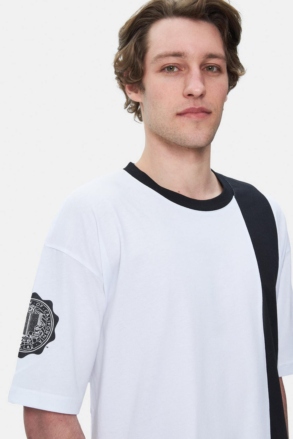 UCLA Tricou cu decolteu la baza gatului, imprimeu cu logo, regular fit, Alb, KEITH