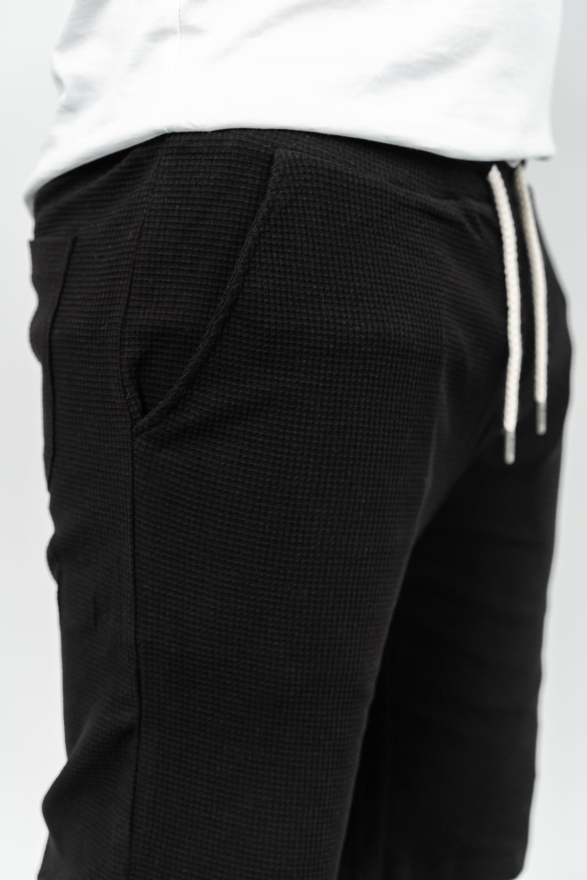 RWB, Pantaloni scurti cu snur si elastic in talie, buzunare laterale, regular fit, ROZE, Negru