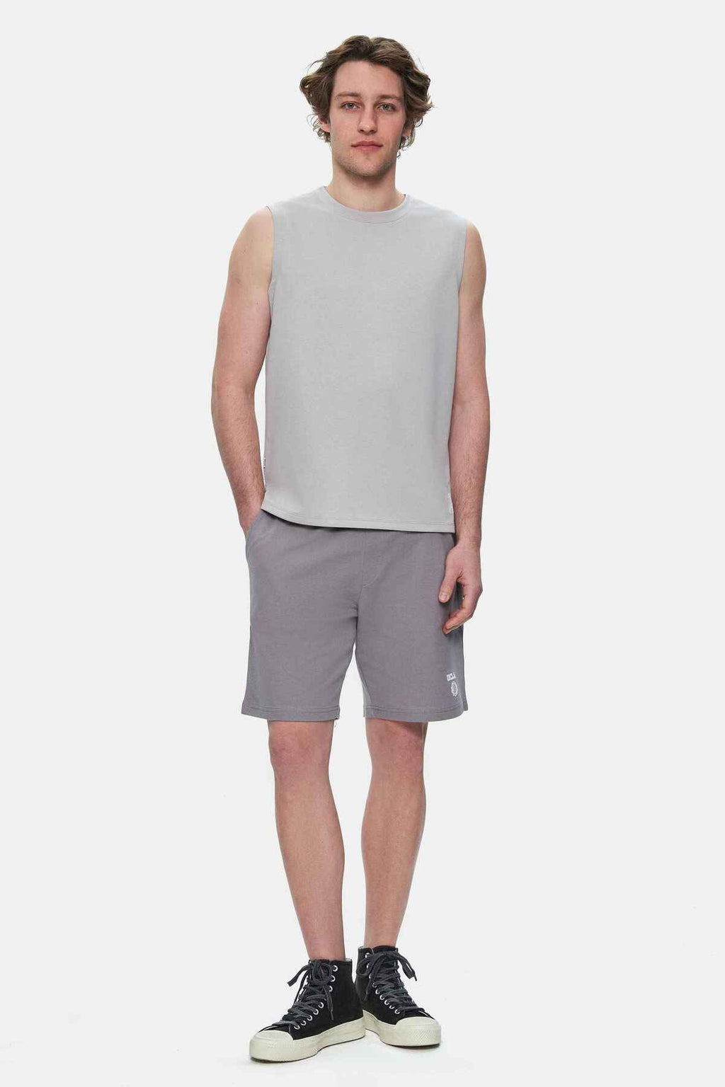 UCLA Tricou cu decolteu la baza gatului, imprimeu cu logo, regular fit, Gri, BODHI