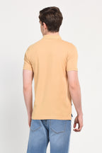 UCLA Tricou cu guler si nasturi, regular fit, logo brodat discret, PARCHMENT, LAKES