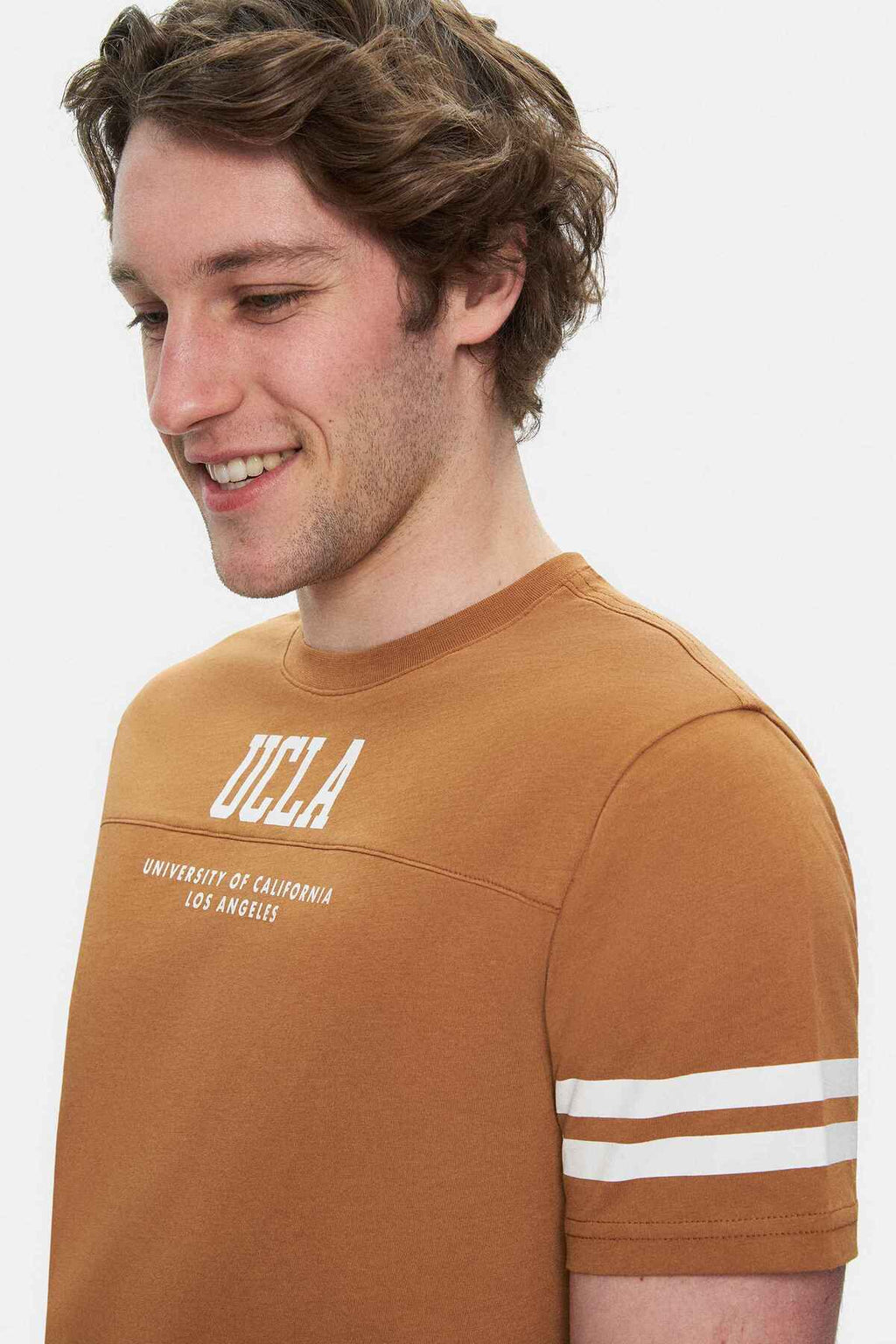 UCLA Tricou cu decolteu la baza gatului, imprimeu cu logo, regular fit, Maro, STARK