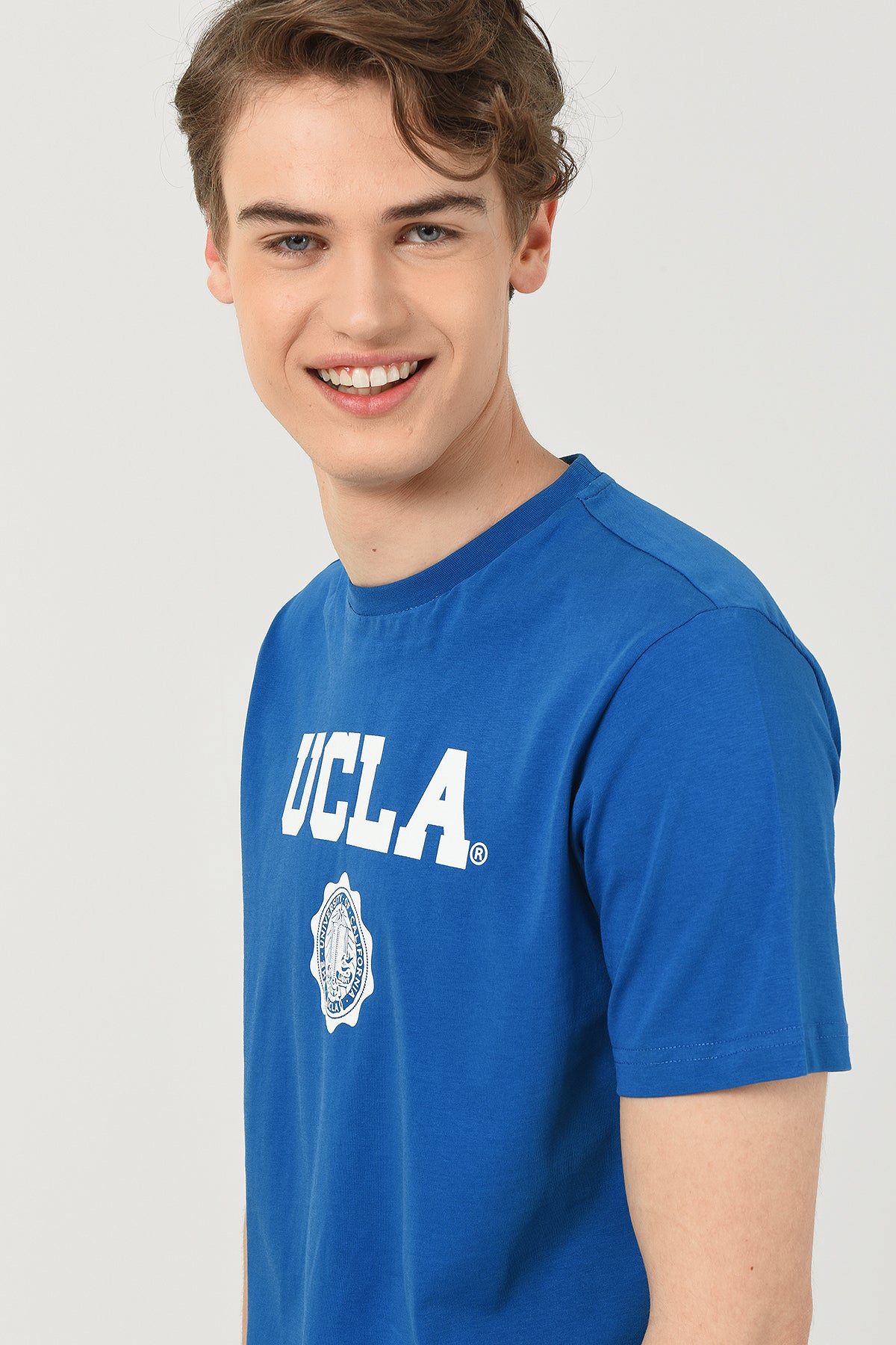 UCLA Tricou cu decolteu la baza gatului, imprimeu cu logo, regular fit, Albastru, GAYLEY