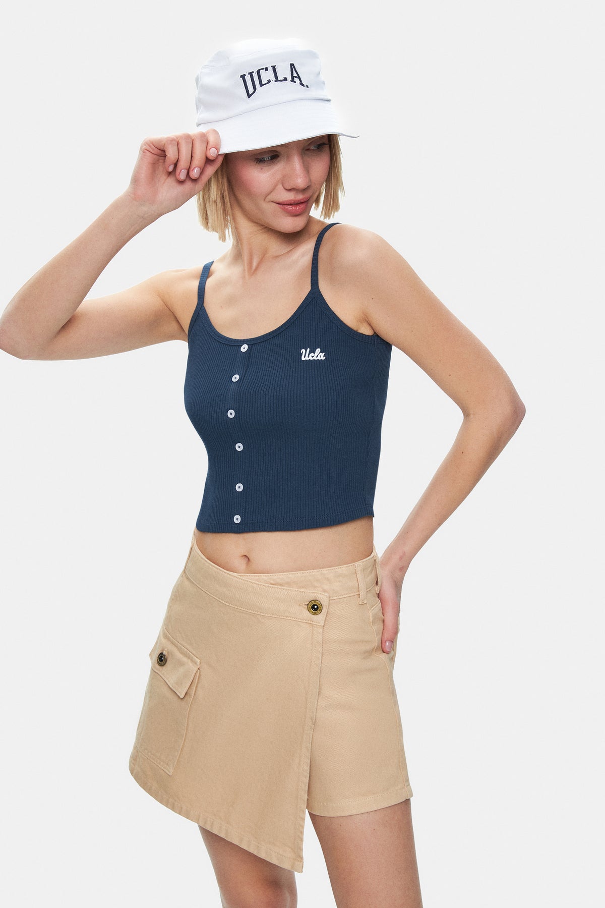 UCLA Pantaloni scurti cu snur si banda elastica in talie, buzunare laterale si imprimeu cu logo discret, Maro, LINDA