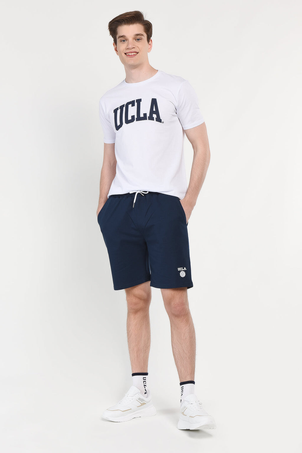 UCLA Pantaloni scurti cu snur si banda elastica in talie, buzunare laterale si imprimeu cu logo discret, Bleumarin, FOWLER