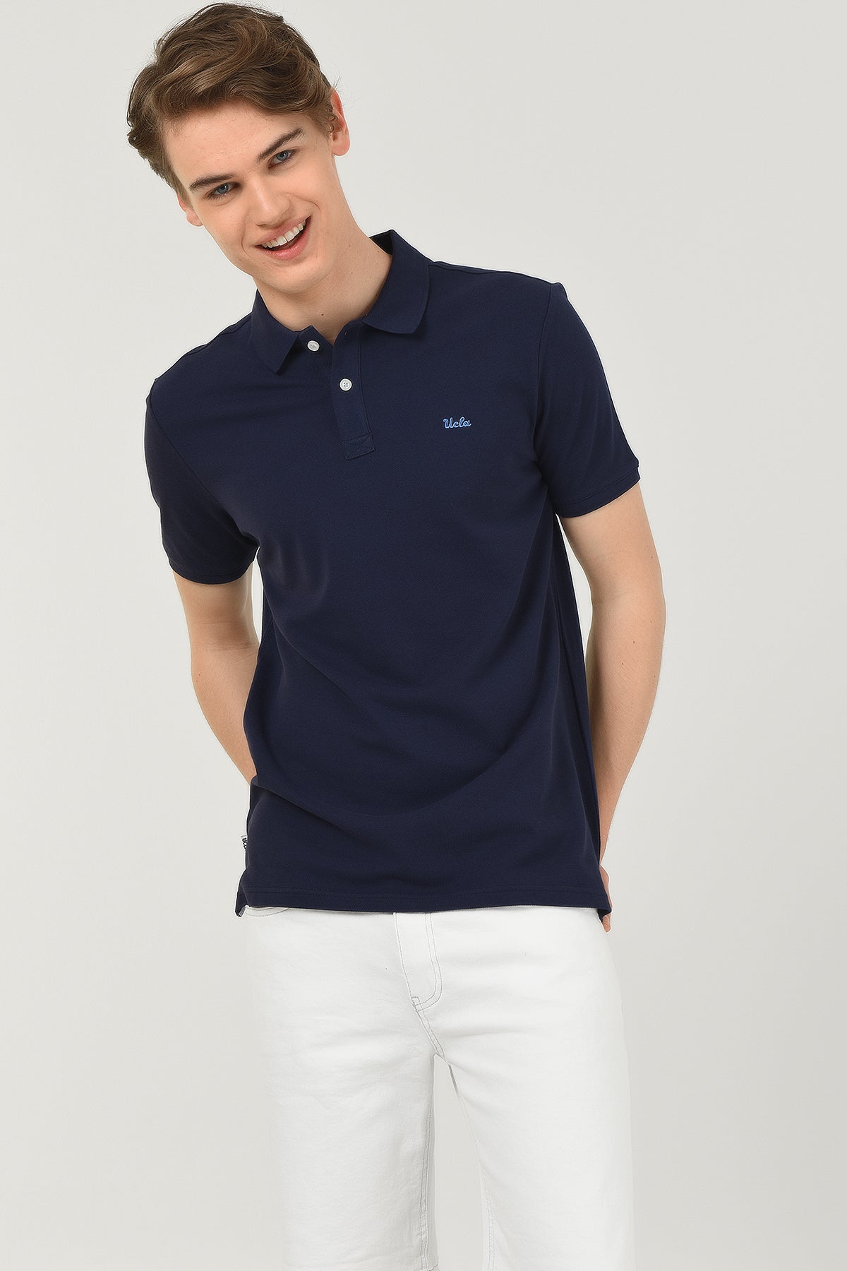 UCLA Tricou cu guler si nasturi, regular fit, logo brodat discret, Bleumarin, LAKE