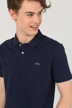 UCLA Tricou cu guler si nasturi, regular fit, logo brodat discret, Bleumarin, LAKE