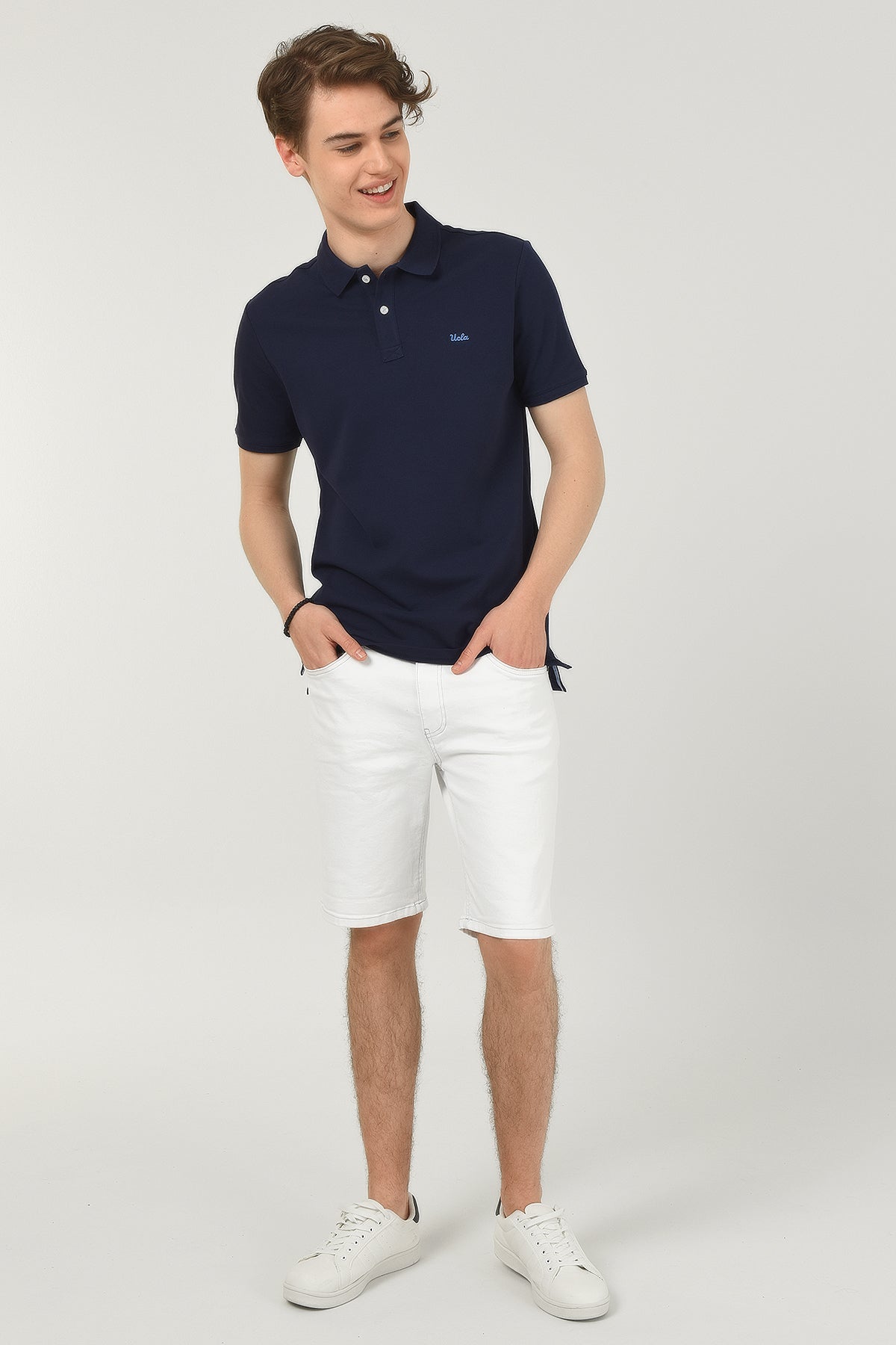 UCLA Tricou cu guler si nasturi, regular fit, logo brodat discret, Bleumarin, LAKE