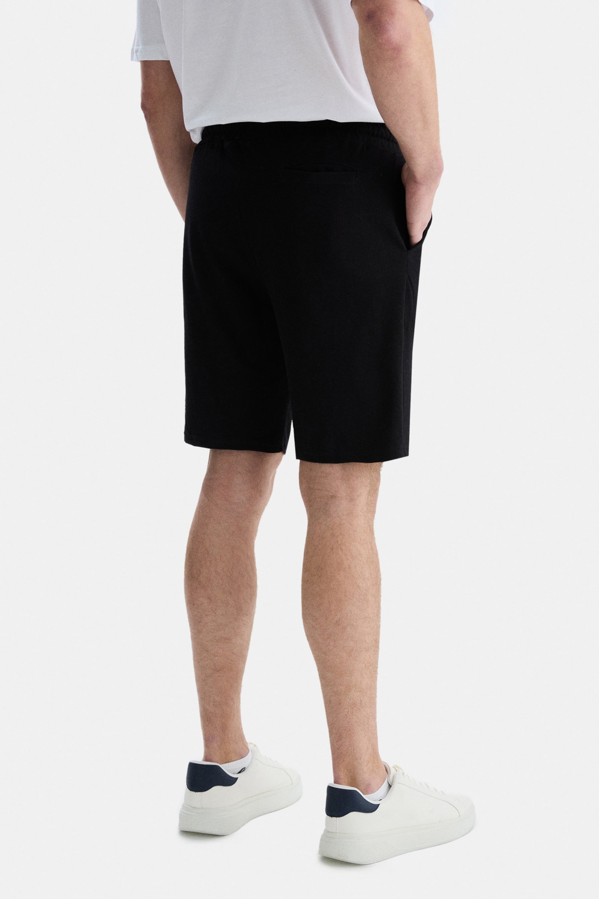 UCLA Pantaloni scurti cu snur si banda elastica in talie, buzunare laterale si imprimeu cu logo discret, Negru, CLARION