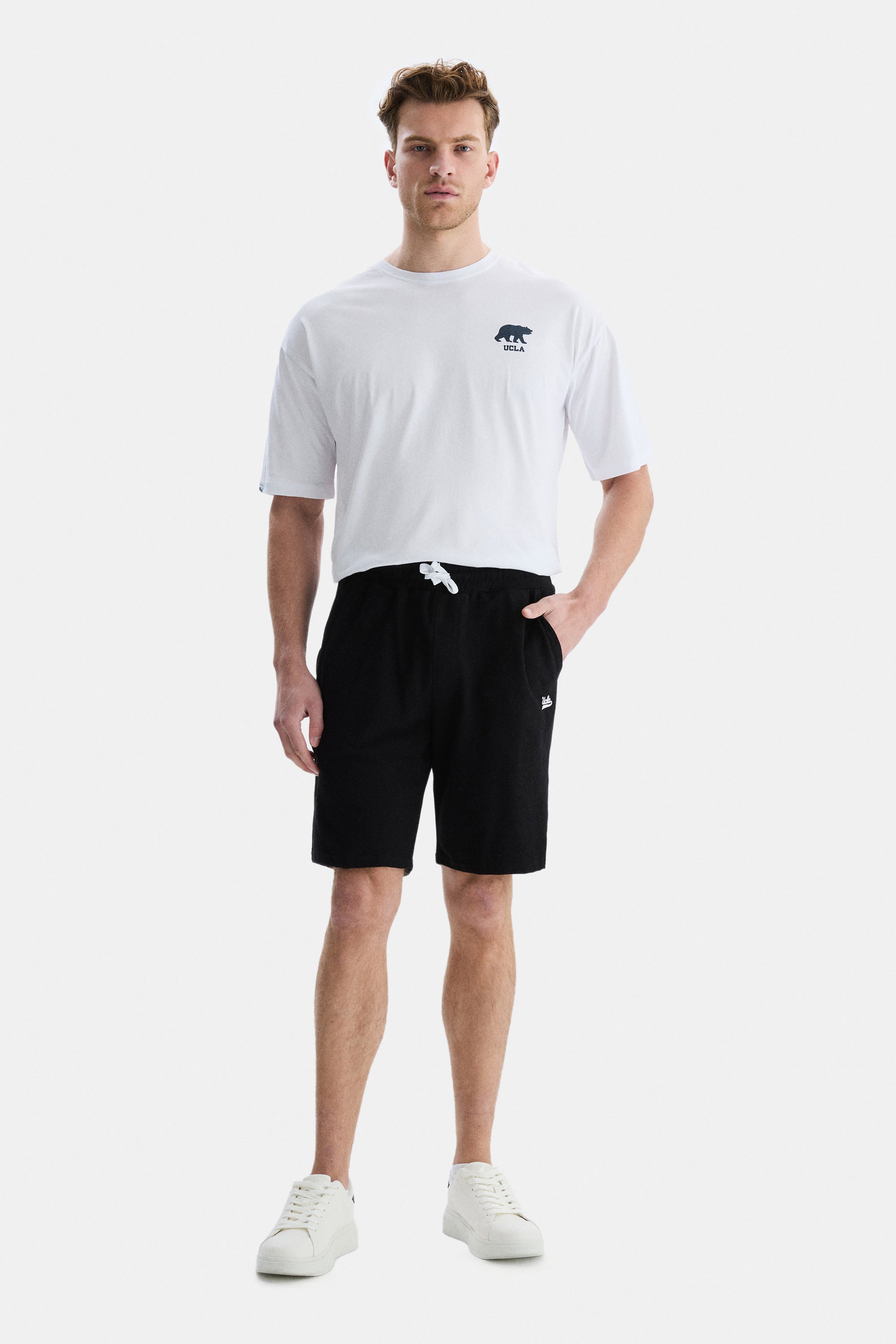 UCLA Pantaloni scurti cu snur si banda elastica in talie, buzunare laterale si imprimeu cu logo discret, Negru, CLARION