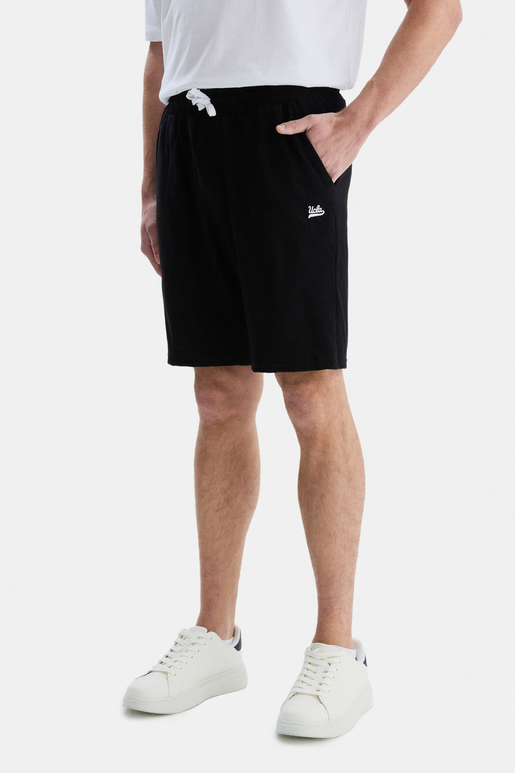 UCLA Pantaloni scurti cu snur si banda elastica in talie, buzunare laterale si imprimeu cu logo discret, Negru, CLARION