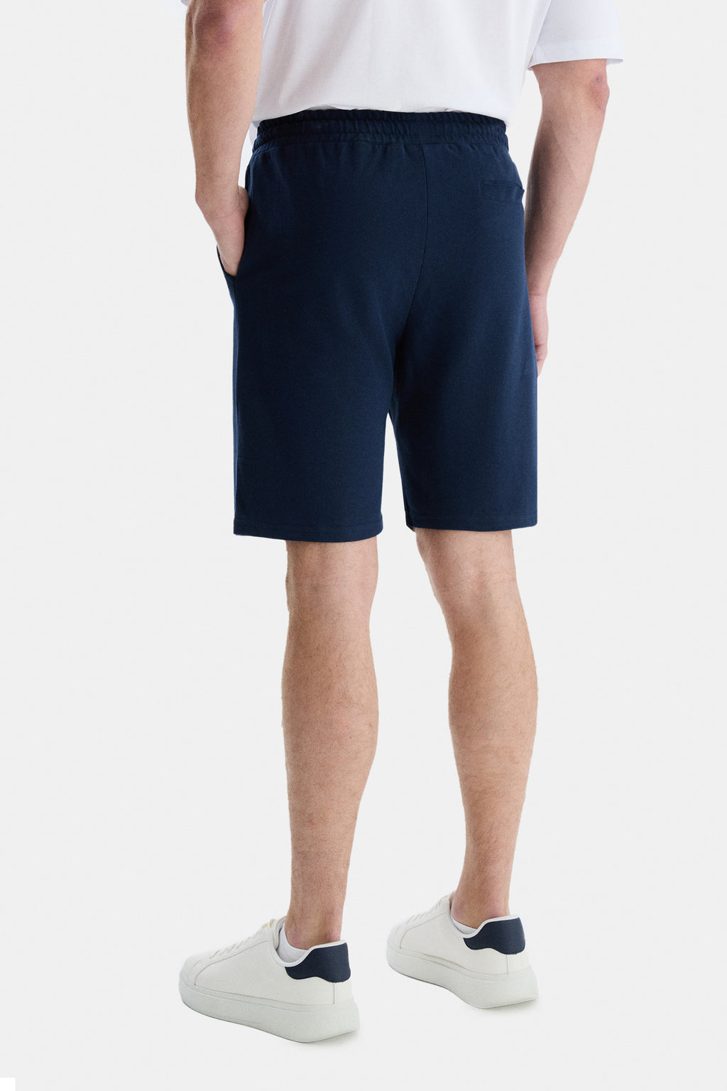 UCLA Pantaloni scurti cu snur si banda elastica in talie, buzunare laterale si imprimeu cu logo discret, Bleumarin, CLARION