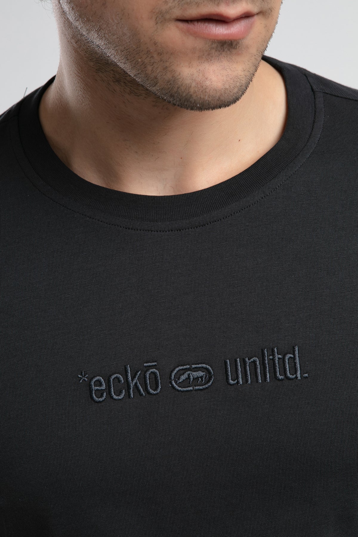 Ecko Unltd. Tricou cu decolteu la baza gatului, imprimeu cu logo, Negru, EMPIRE