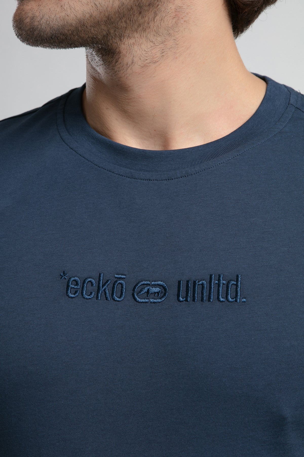 Ecko Unltd. Tricou cu decolteu la baza gatului si imprimeu cu logo