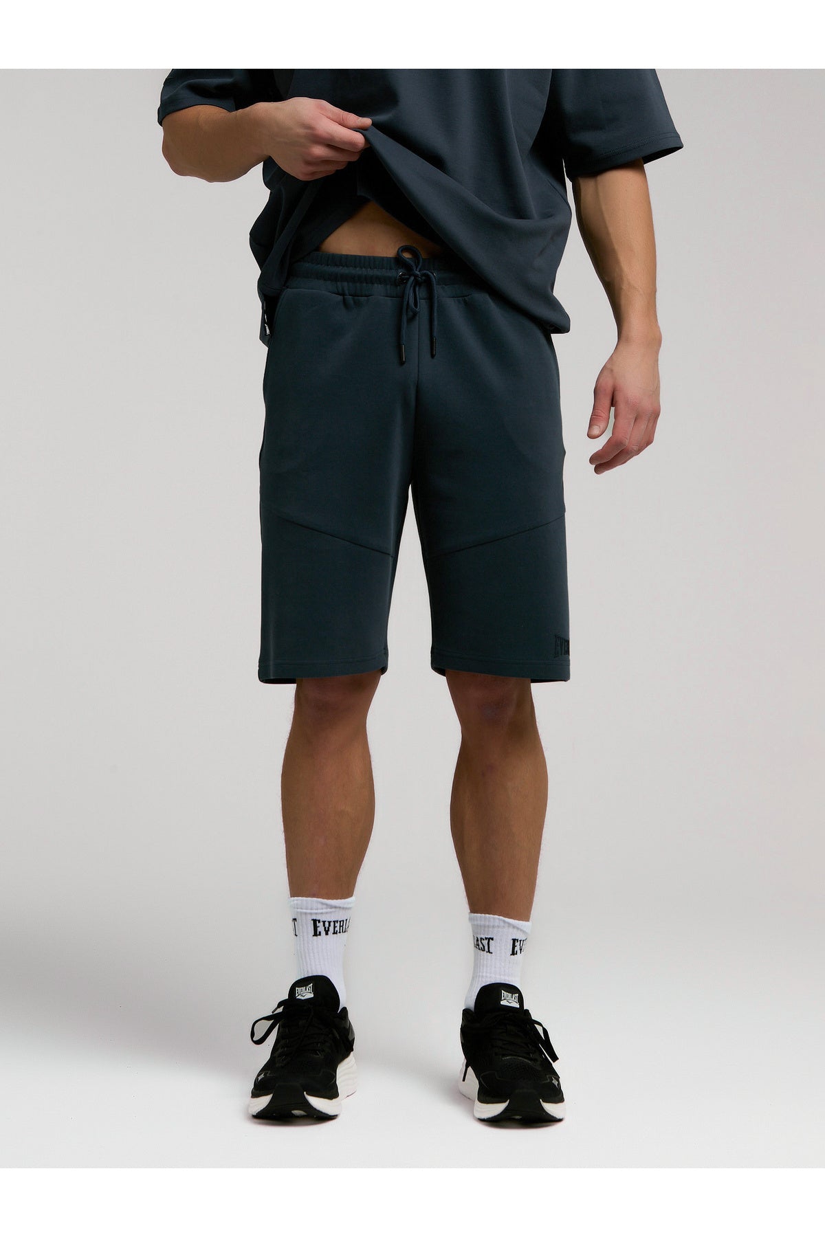 Everlast Pantaloni scurti cu talie elastica si snur, buzunare laterale si logo discret