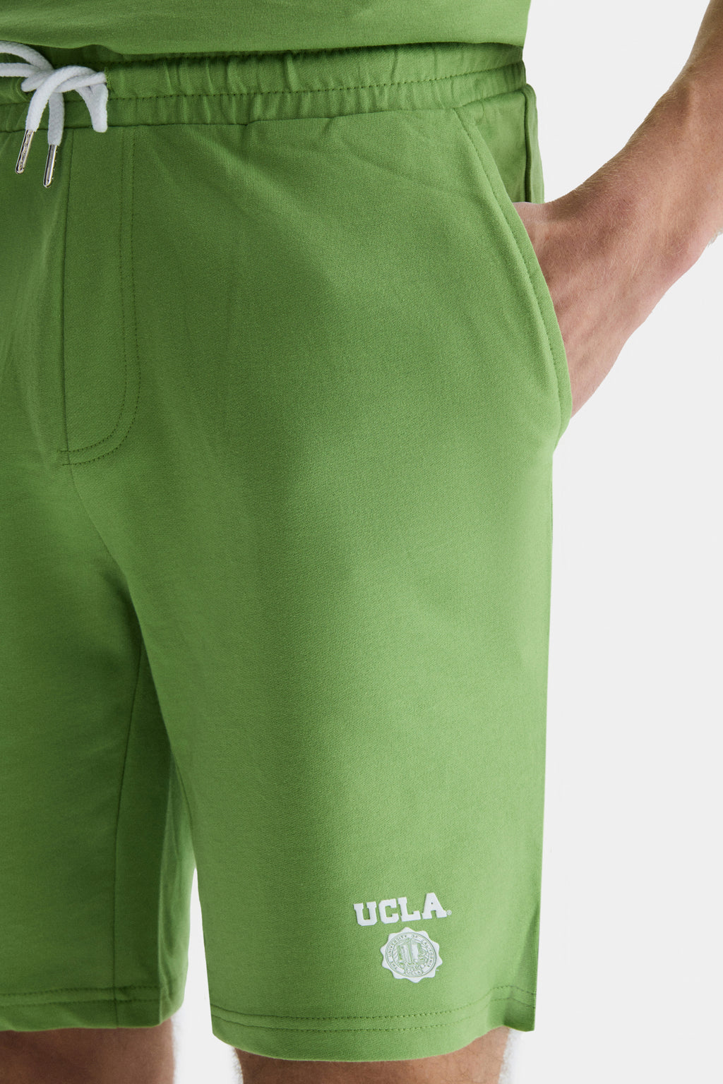 UCLA Pantaloni scurti cu snur si banda elastica in talie, buzunare laterale si imprimeu cu logo discret, NEPHRITE, FOWLER